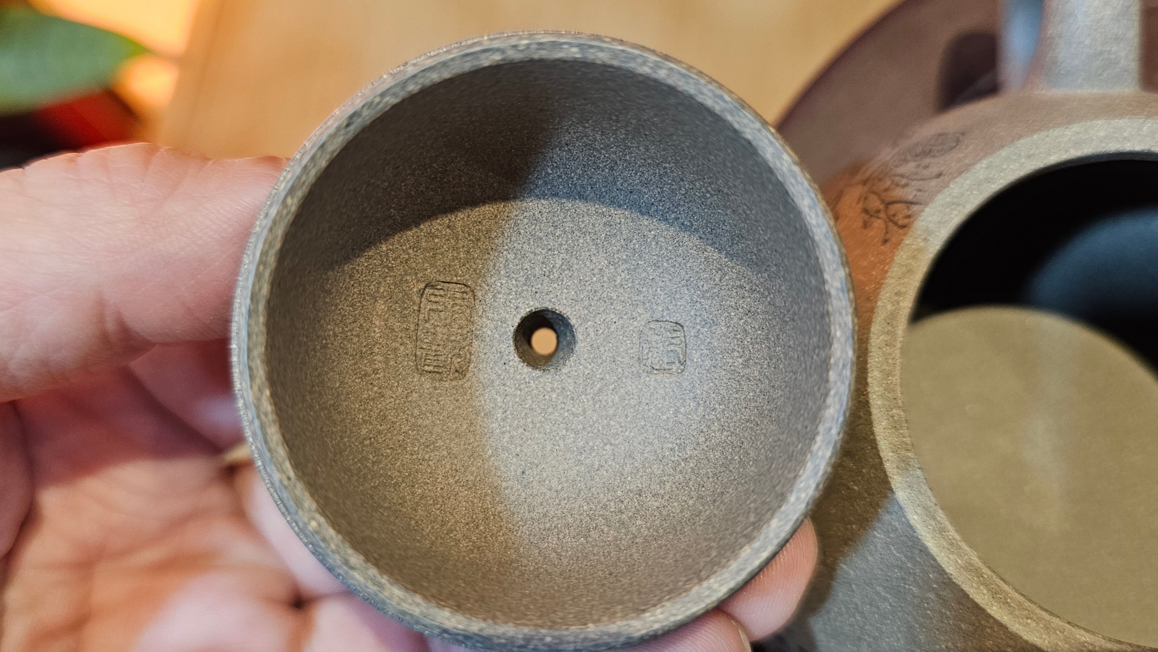 Ban Yue Hu《半月壶》~ "Half Moon Pot", 141.8ml, Qing Hui Duan 青灰段泥, by our Craftsman Zhang Huan 张欢, "Qing Gong Tu" 清供图 Engraving by Craftsman Nan Shan Lao Ren 南山老人 ~ Congratulations to!Mr T.A.! 2112hrs 12th August 2025, Samorin! Slovakia🇸🇰.