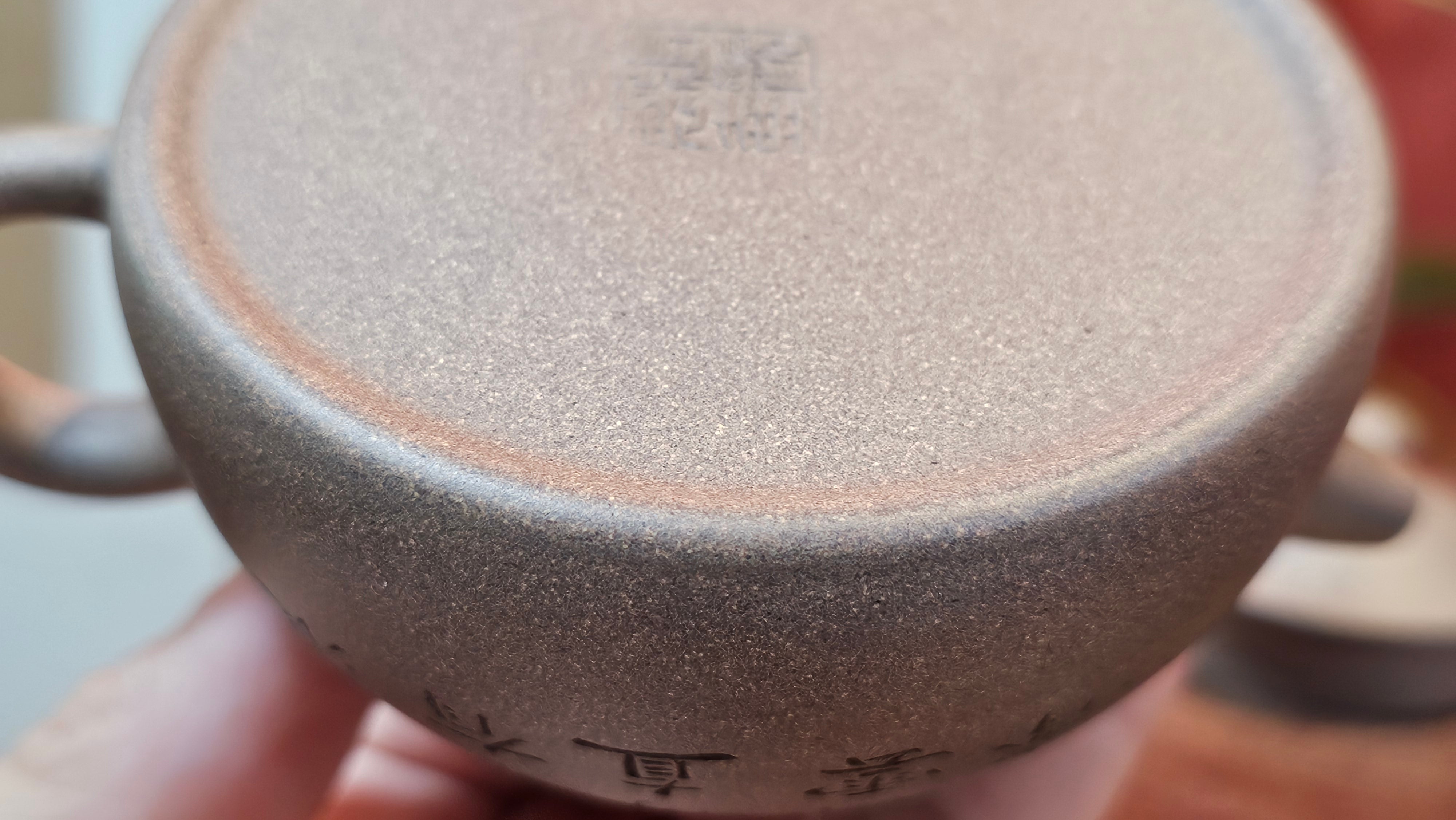 Ban Yue Hu《半月壶》~ "Half Moon Pot", 141.8ml, Qing Hui Duan 青灰段泥, by our Craftsman Zhang Huan 张欢, "Qing Gong Tu" 清供图 Engraving by Craftsman Nan Shan Lao Ren 南山老人 ~ Congratulations to!Mr T.A.! 2112hrs 12th August 2025, Samorin! Slovakia🇸🇰.