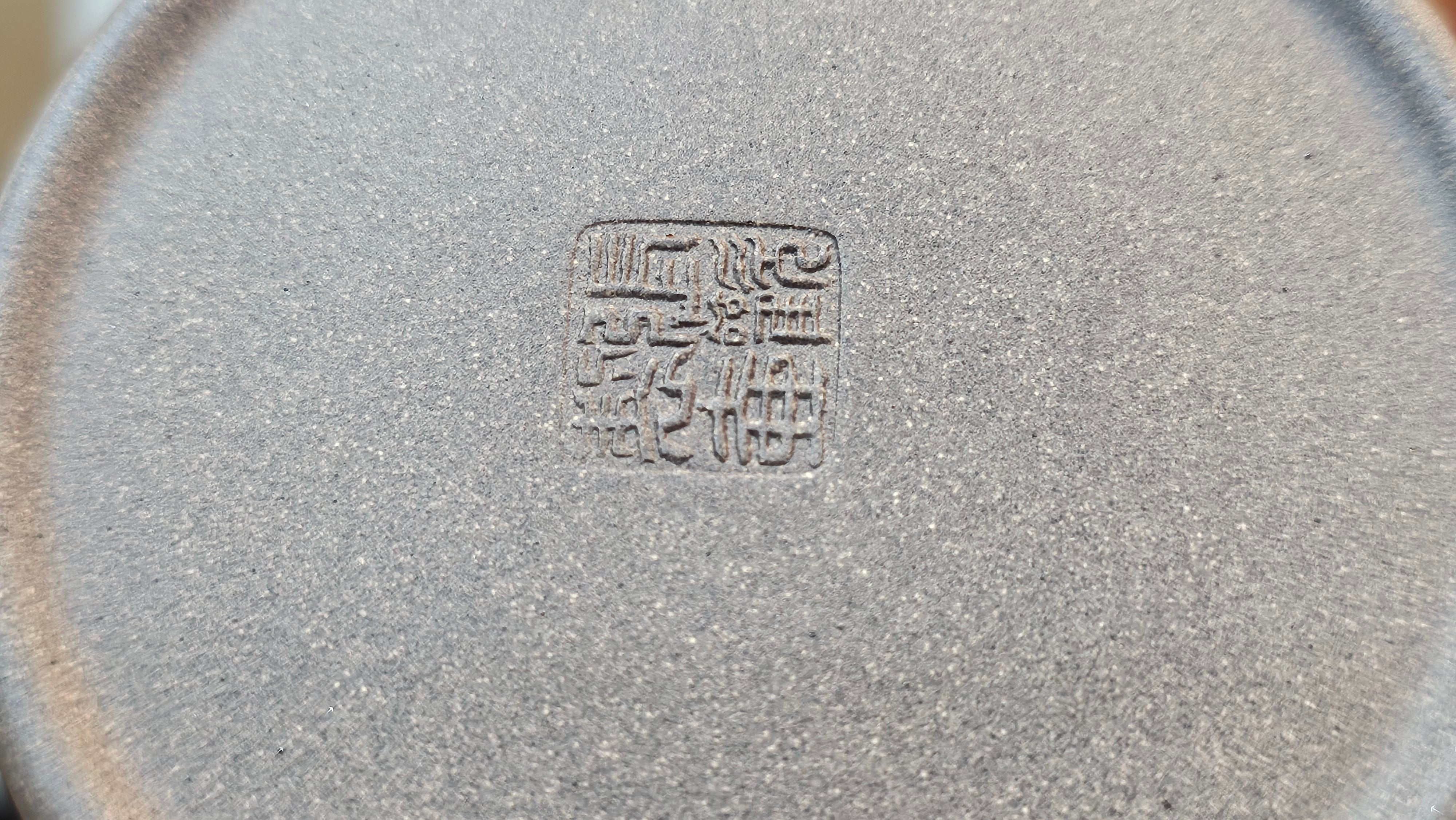 Ban Yue Hu《半月壶》~ "Half Moon Pot", 141.8ml, Qing Hui Duan 青灰段泥, by our Craftsman Zhang Huan 张欢, "Qing Gong Tu" 清供图 Engraving by Craftsman Nan Shan Lao Ren 南山老人 ~ Congratulations to!Mr T.A.! 2112hrs 12th August 2025, Samorin! Slovakia🇸🇰.