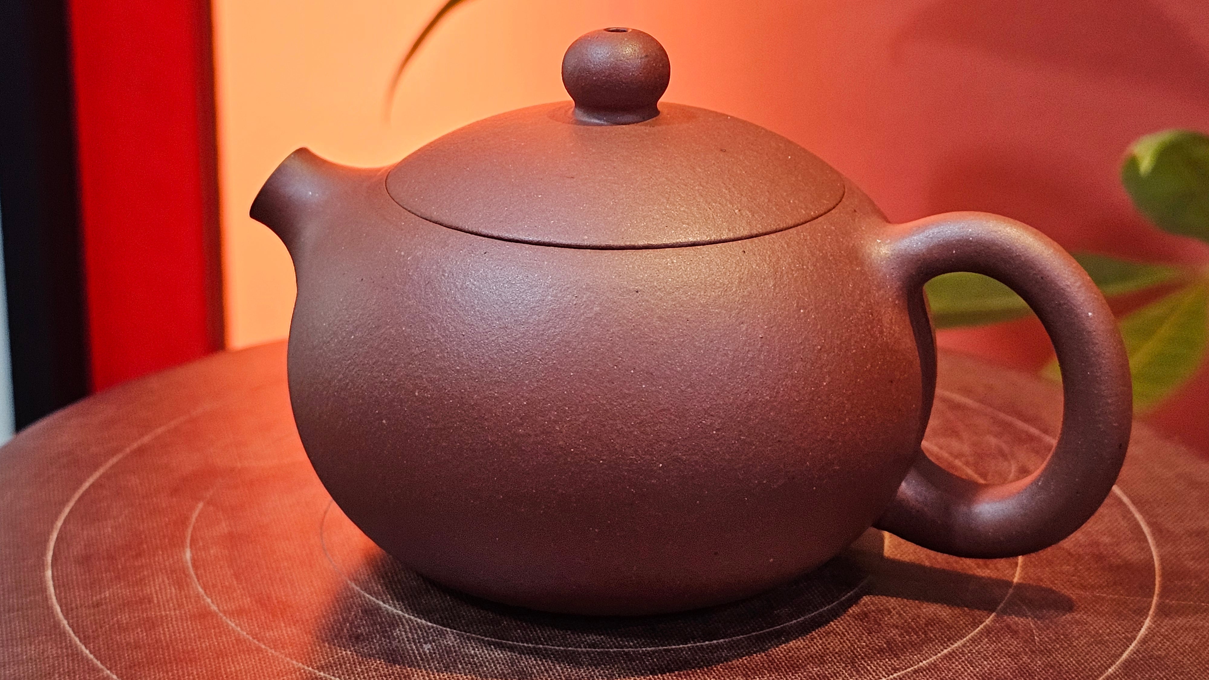 Xi Shi 西施, 144.3ml, Di Cao Qing Zi Ni 底槽青紫泥, by Craftsman Gu Xiao Ming 顾小明 ~ Congratulations to Mr S.K., 1429hrs!17th August 2025, Lymington, U.K.🇬🇧!