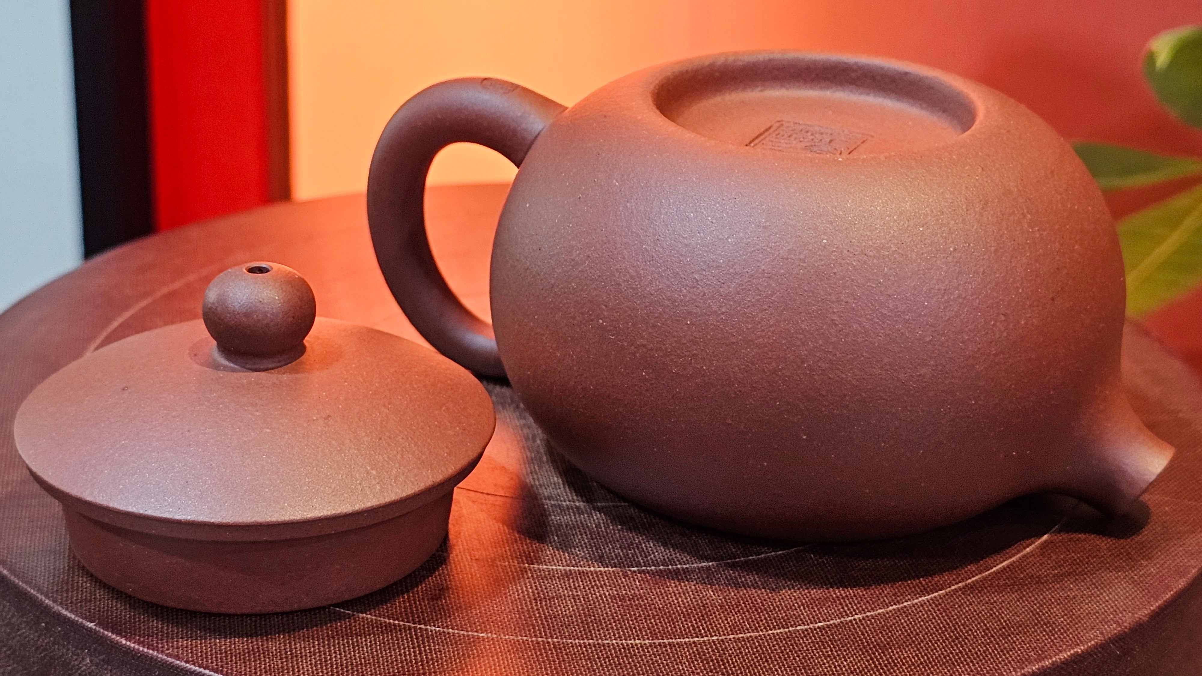 Xi Shi 西施, 144.3ml, Di Cao Qing Zi Ni 底槽青紫泥, by Craftsman Gu Xiao Ming 顾小明 ~ Congratulations to Mr S.K., 1429hrs!17th August 2025, Lymington, U.K.🇬🇧!