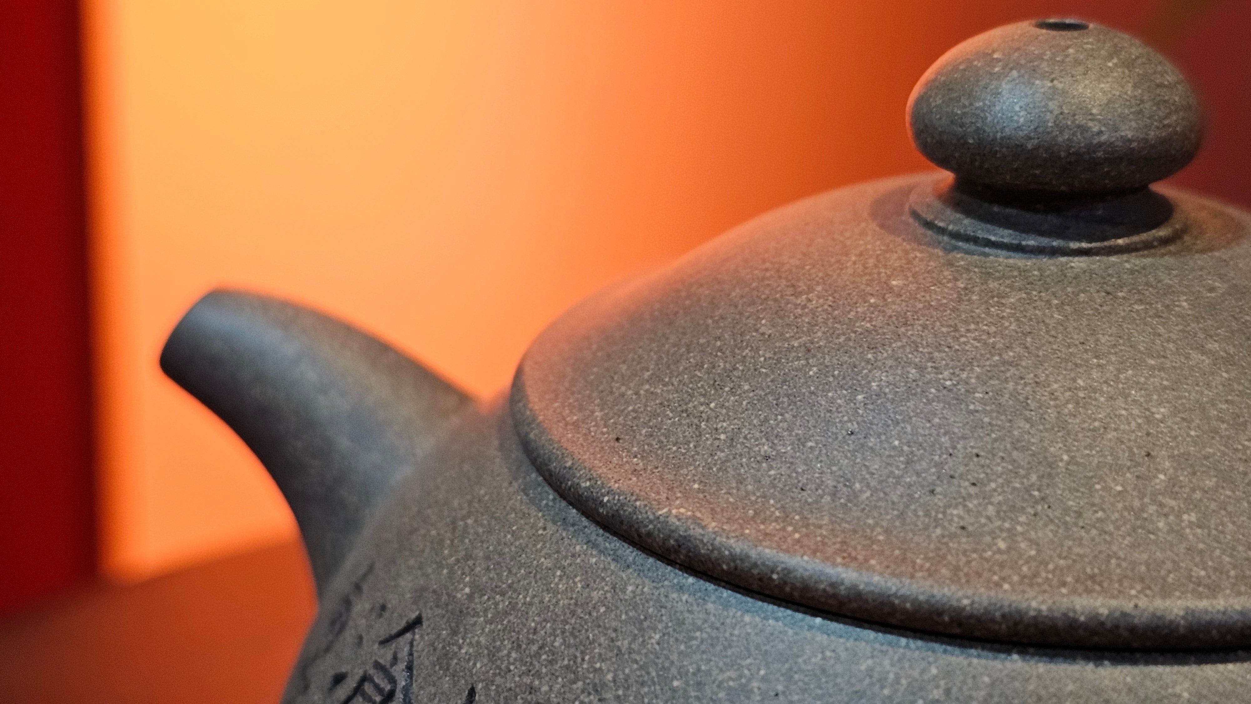 Ban Yue Hu《半月壶》~ "Half Moon Pot", 141.8ml, Qing Hui Duan 青灰段泥, by our Craftsman Zhang Huan 张欢, "Qing Gong Tu" 清供图 Engraving by Craftsman Nan Shan Lao Ren 南山老人 ~ Congratulations to!Mr T.A.! 2112hrs 12th August 2025, Samorin! Slovakia🇸🇰.