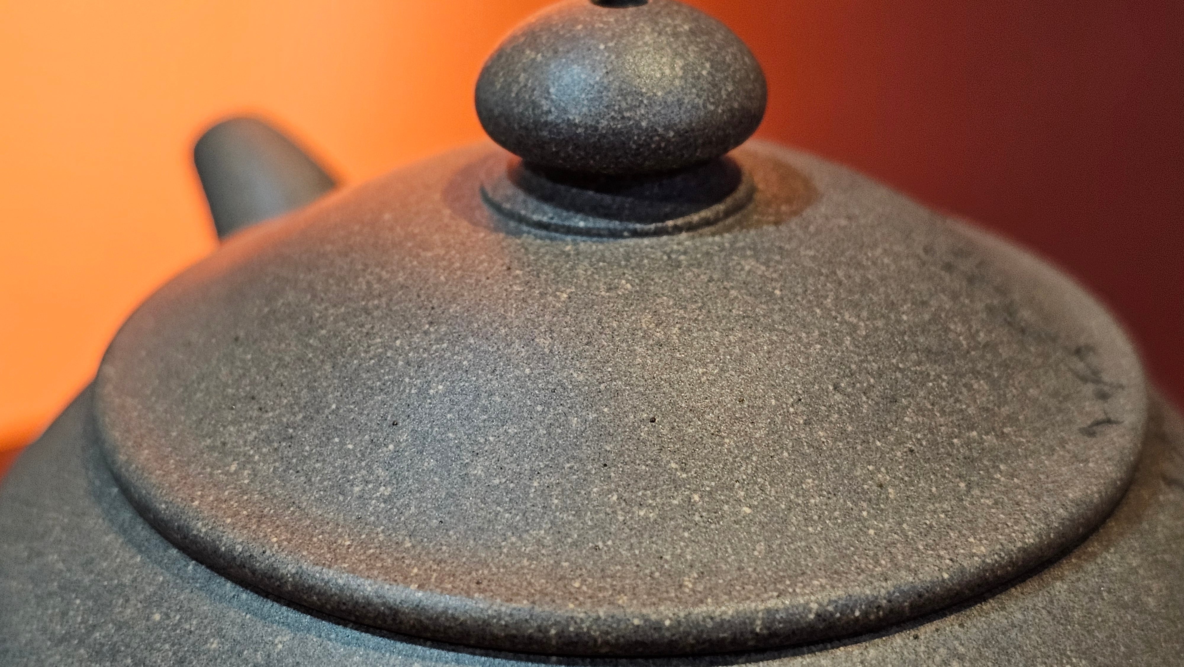 Ban Yue Hu《半月壶》~ "Half Moon Pot", 141.8ml, Qing Hui Duan 青灰段泥, by our Craftsman Zhang Huan 张欢, "Qing Gong Tu" 清供图 Engraving by Craftsman Nan Shan Lao Ren 南山老人 ~ Congratulations to!Mr T.A.! 2112hrs 12th August 2025, Samorin! Slovakia🇸🇰.