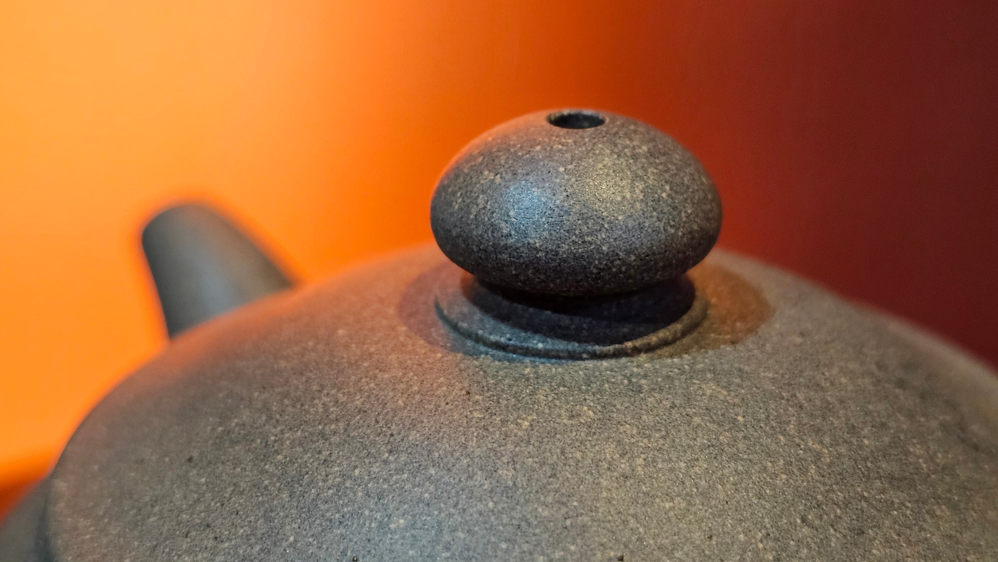 Ban Yue Hu《半月壶》~ "Half Moon Pot", 141.8ml, Qing Hui Duan 青灰段泥, by our Craftsman Zhang Huan 张欢, "Qing Gong Tu" 清供图 Engraving by Craftsman Nan Shan Lao Ren 南山老人 ~ Congratulations to!Mr T.A.! 2112hrs 12th August 2025, Samorin! Slovakia🇸🇰.