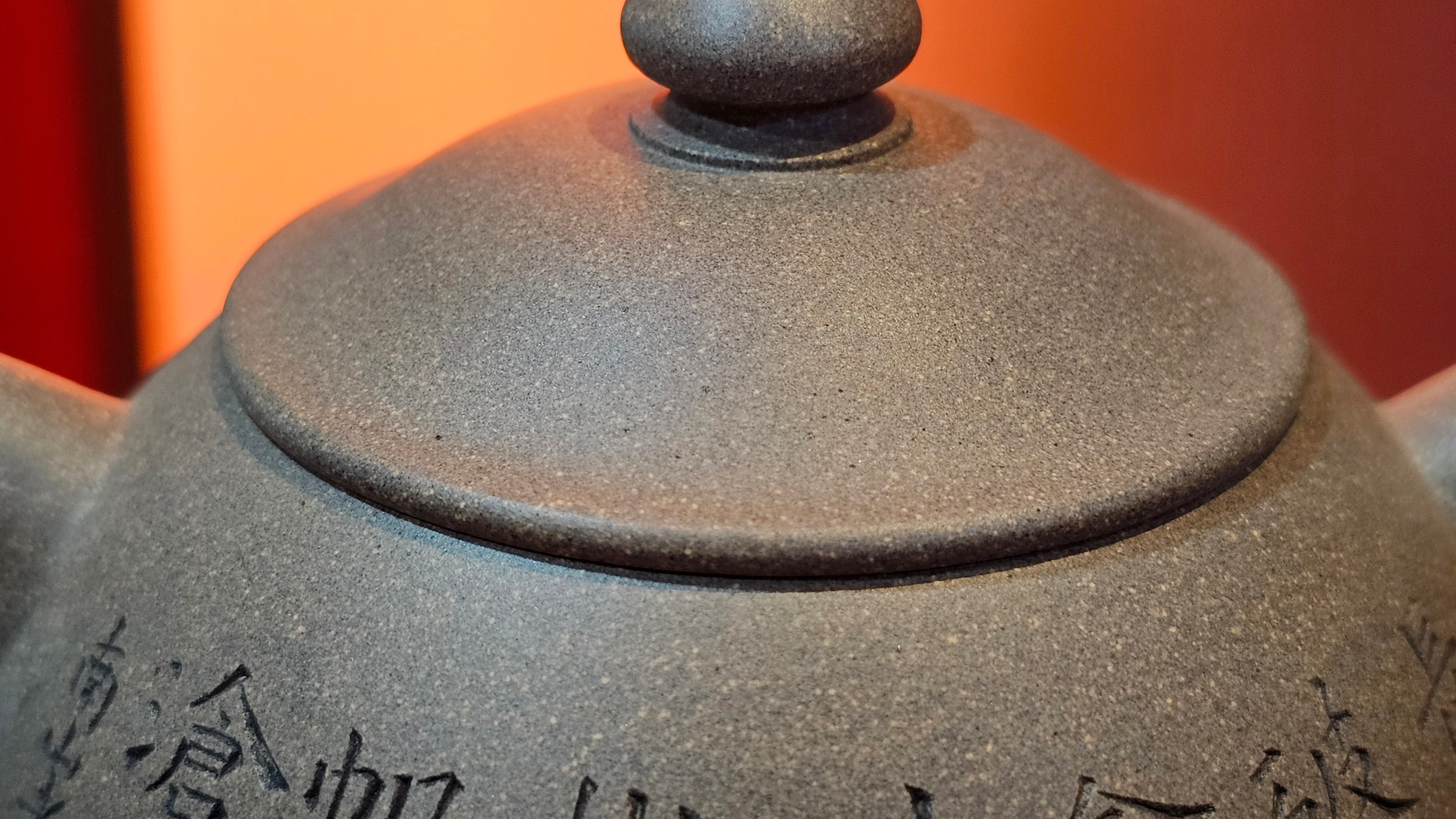 Ban Yue Hu《半月壶》~ "Half Moon Pot", 141.8ml, Qing Hui Duan 青灰段泥, by our Craftsman Zhang Huan 张欢, "Qing Gong Tu" 清供图 Engraving by Craftsman Nan Shan Lao Ren 南山老人 ~ Congratulations to!Mr T.A.! 2112hrs 12th August 2025, Samorin! Slovakia🇸🇰.