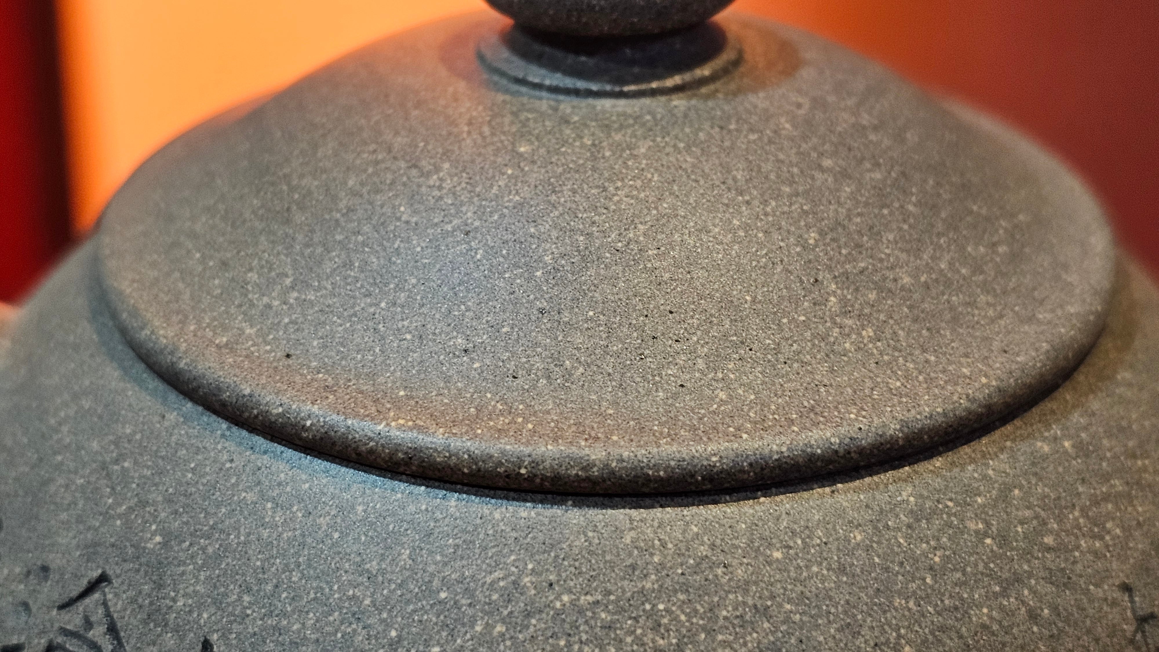 Ban Yue Hu《半月壶》~ "Half Moon Pot", 141.8ml, Qing Hui Duan 青灰段泥, by our Craftsman Zhang Huan 张欢, "Qing Gong Tu" 清供图 Engraving by Craftsman Nan Shan Lao Ren 南山老人 ~ Congratulations to!Mr T.A.! 2112hrs 12th August 2025, Samorin! Slovakia🇸🇰.