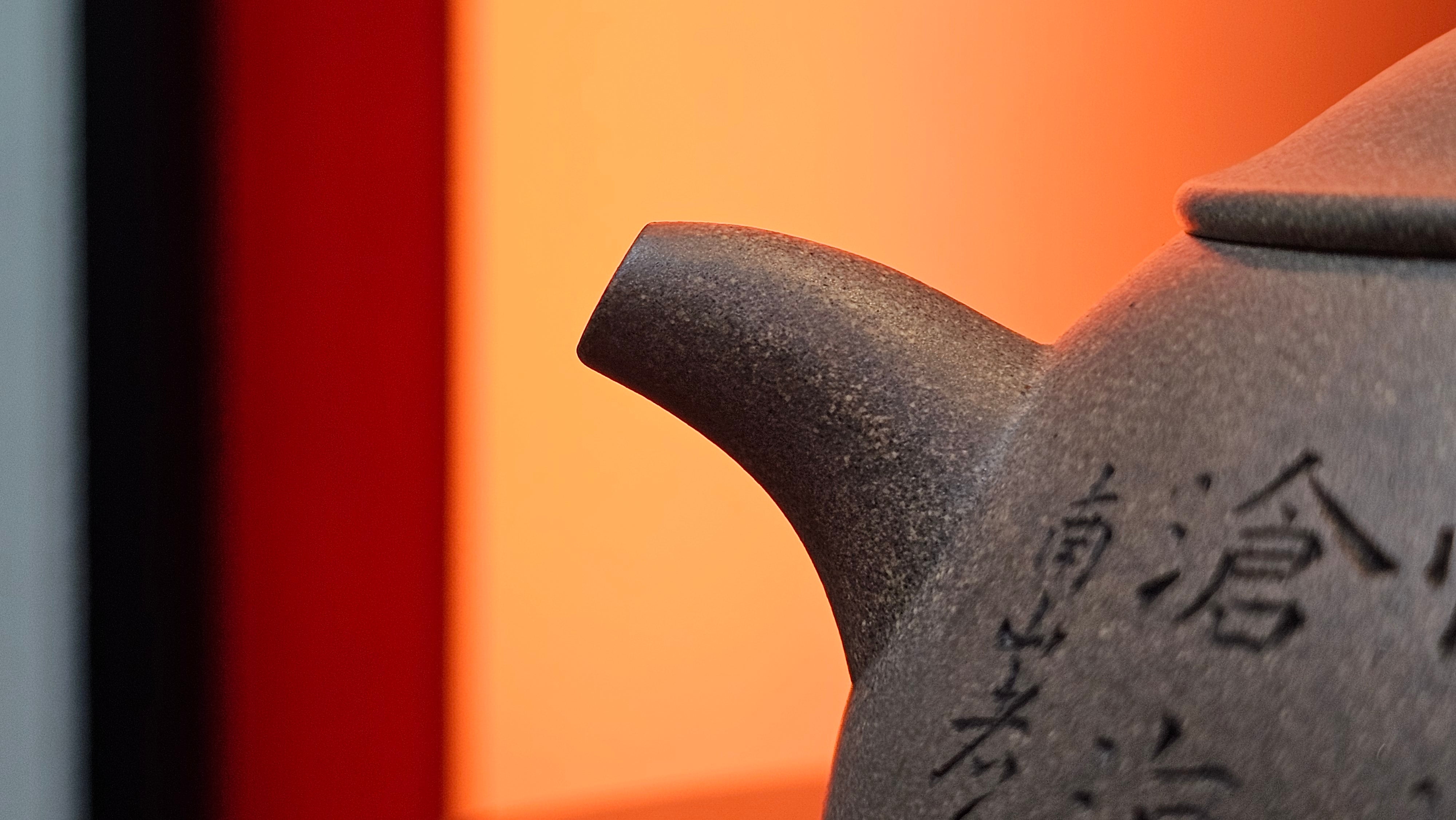 Ban Yue Hu《半月壶》~ "Half Moon Pot", 141.8ml, Qing Hui Duan 青灰段泥, by our Craftsman Zhang Huan 张欢, "Qing Gong Tu" 清供图 Engraving by Craftsman Nan Shan Lao Ren 南山老人 ~ Congratulations to!Mr T.A.! 2112hrs 12th August 2025, Samorin! Slovakia🇸🇰.