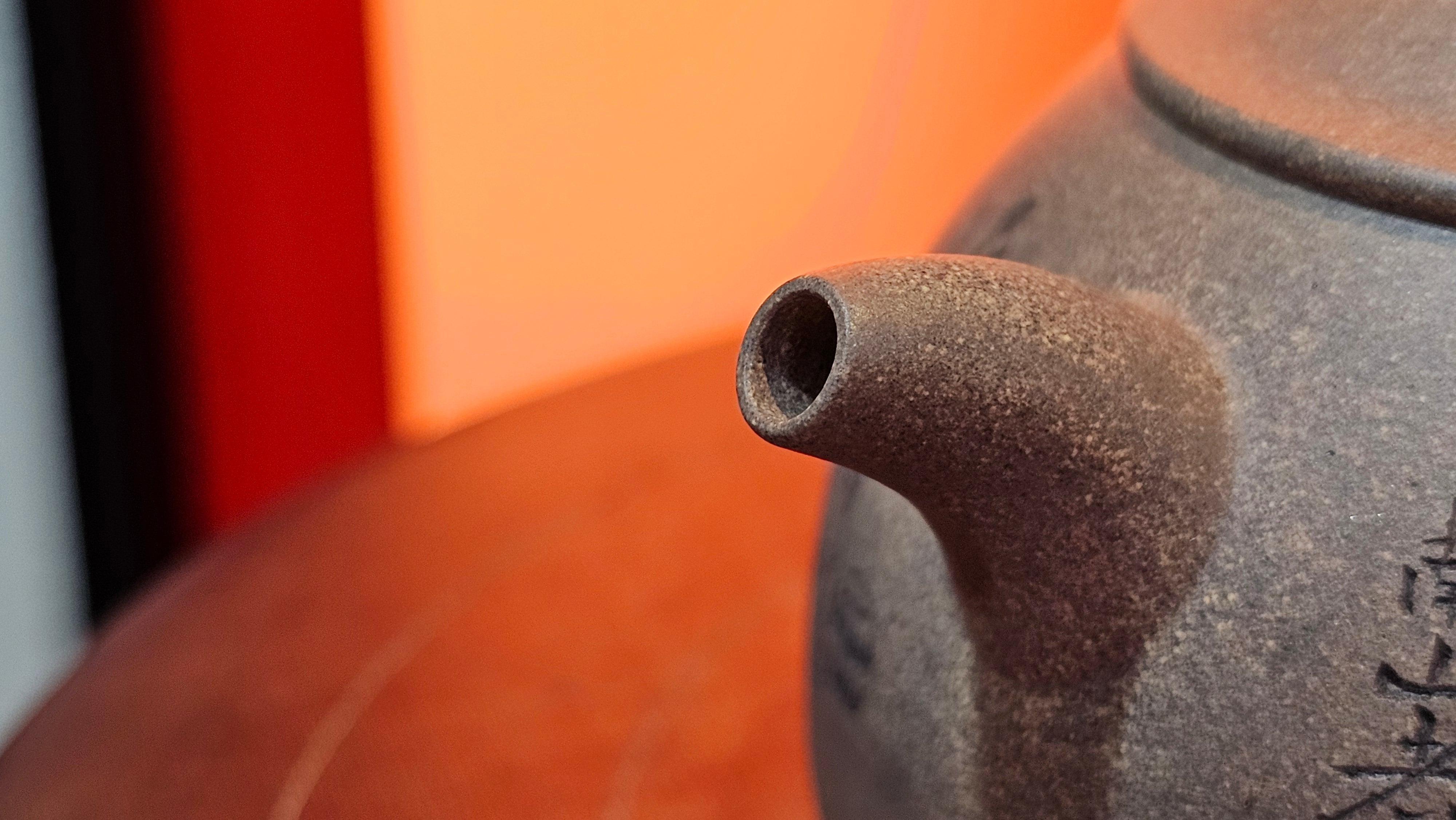 Ban Yue Hu《半月壶》~ "Half Moon Pot", 141.8ml, Qing Hui Duan 青灰段泥, by our Craftsman Zhang Huan 张欢, "Qing Gong Tu" 清供图 Engraving by Craftsman Nan Shan Lao Ren 南山老人 ~ Congratulations to!Mr T.A.! 2112hrs 12th August 2025, Samorin! Slovakia🇸🇰.