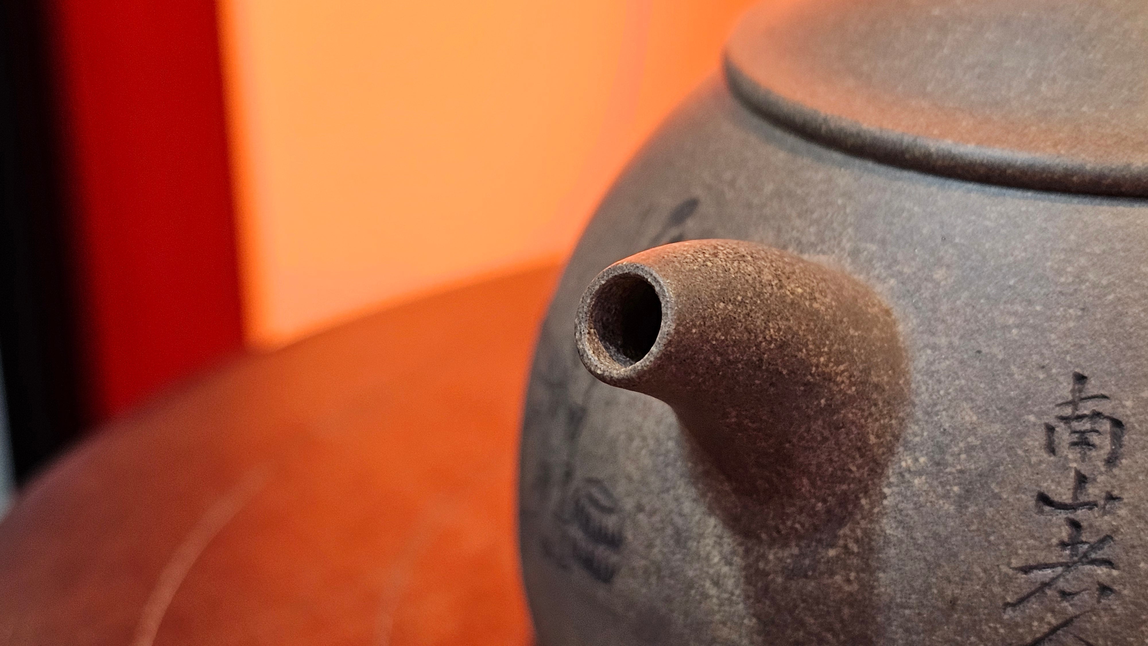 Ban Yue Hu《半月壶》~ "Half Moon Pot", 141.8ml, Qing Hui Duan 青灰段泥, by our Craftsman Zhang Huan 张欢, "Qing Gong Tu" 清供图 Engraving by Craftsman Nan Shan Lao Ren 南山老人 ~ Congratulations to!Mr T.A.! 2112hrs 12th August 2025, Samorin! Slovakia🇸🇰.