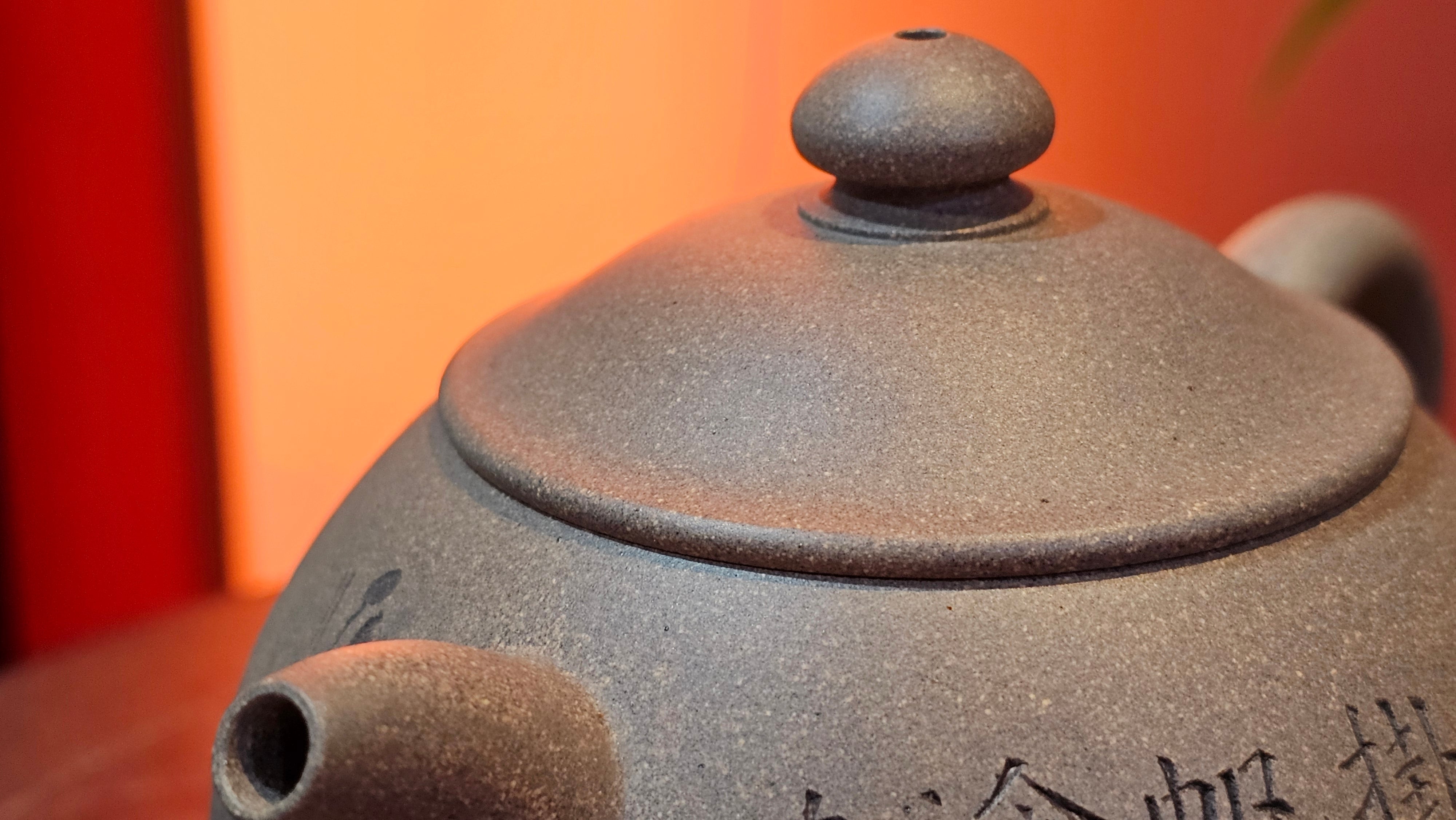 Ban Yue Hu《半月壶》~ "Half Moon Pot", 141.8ml, Qing Hui Duan 青灰段泥, by our Craftsman Zhang Huan 张欢, "Qing Gong Tu" 清供图 Engraving by Craftsman Nan Shan Lao Ren 南山老人 ~ Congratulations to!Mr T.A.! 2112hrs 12th August 2025, Samorin! Slovakia🇸🇰.