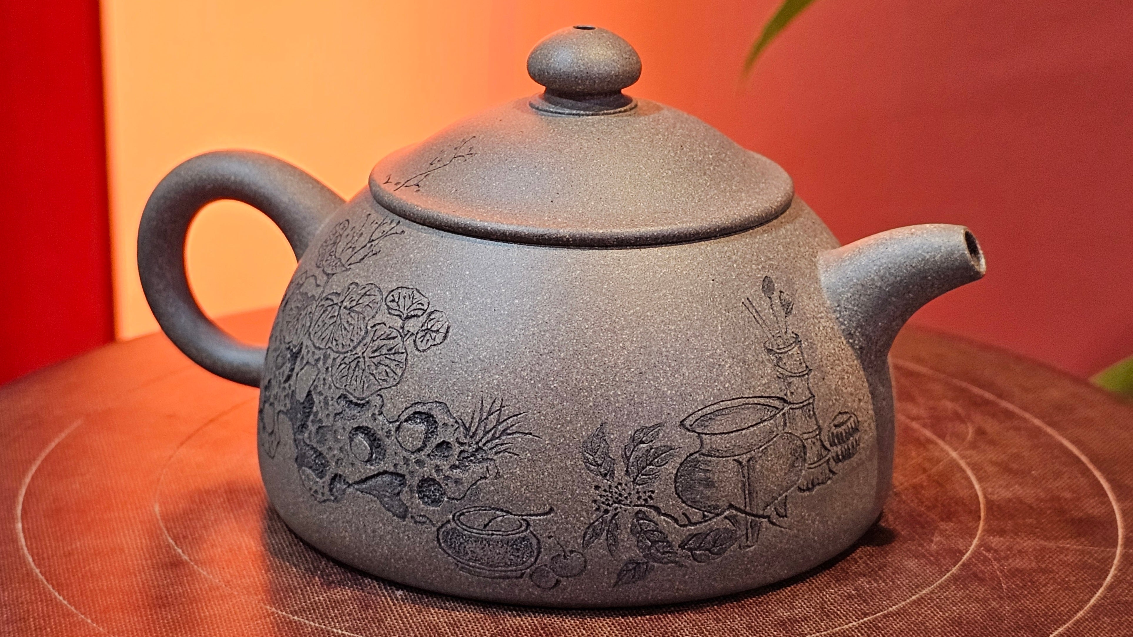 Ban Yue Hu《半月壶》~ "Half Moon Pot", 141.8ml, Qing Hui Duan 青灰段泥, by our Craftsman Zhang Huan 张欢, "Qing Gong Tu" 清供图 Engraving by Craftsman Nan Shan Lao Ren 南山老人 ~ Congratulations to!Mr T.A.! 2112hrs 12th August 2025, Samorin! Slovakia🇸🇰.