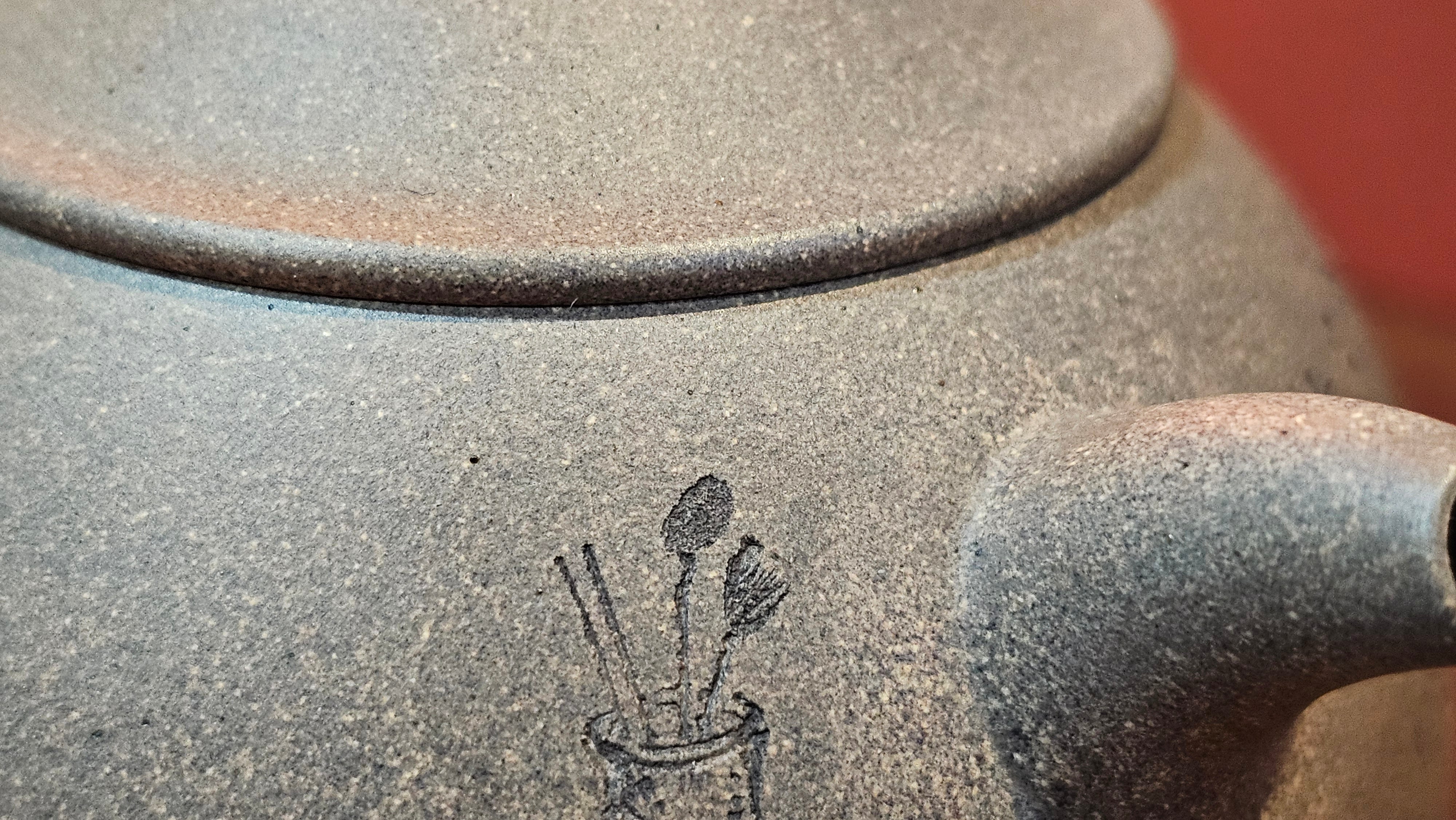 Ban Yue Hu《半月壶》~ "Half Moon Pot", 141.8ml, Qing Hui Duan 青灰段泥, by our Craftsman Zhang Huan 张欢, "Qing Gong Tu" 清供图 Engraving by Craftsman Nan Shan Lao Ren 南山老人 ~ Congratulations to!Mr T.A.! 2112hrs 12th August 2025, Samorin! Slovakia🇸🇰.