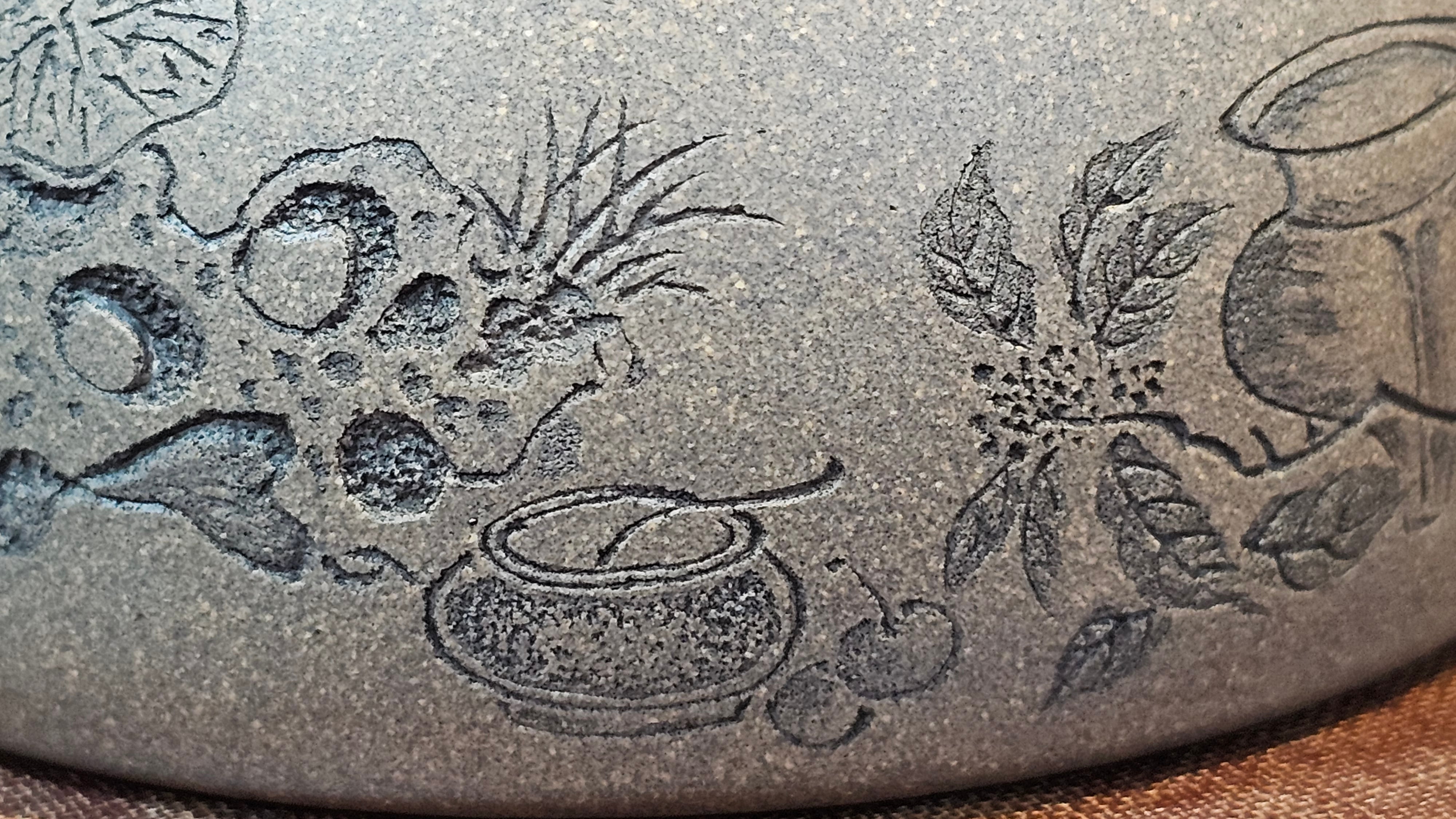 Ban Yue Hu《半月壶》~ "Half Moon Pot", 141.8ml, Qing Hui Duan 青灰段泥, by our Craftsman Zhang Huan 张欢, "Qing Gong Tu" 清供图 Engraving by Craftsman Nan Shan Lao Ren 南山老人 ~ Congratulations to!Mr T.A.! 2112hrs 12th August 2025, Samorin! Slovakia🇸🇰.