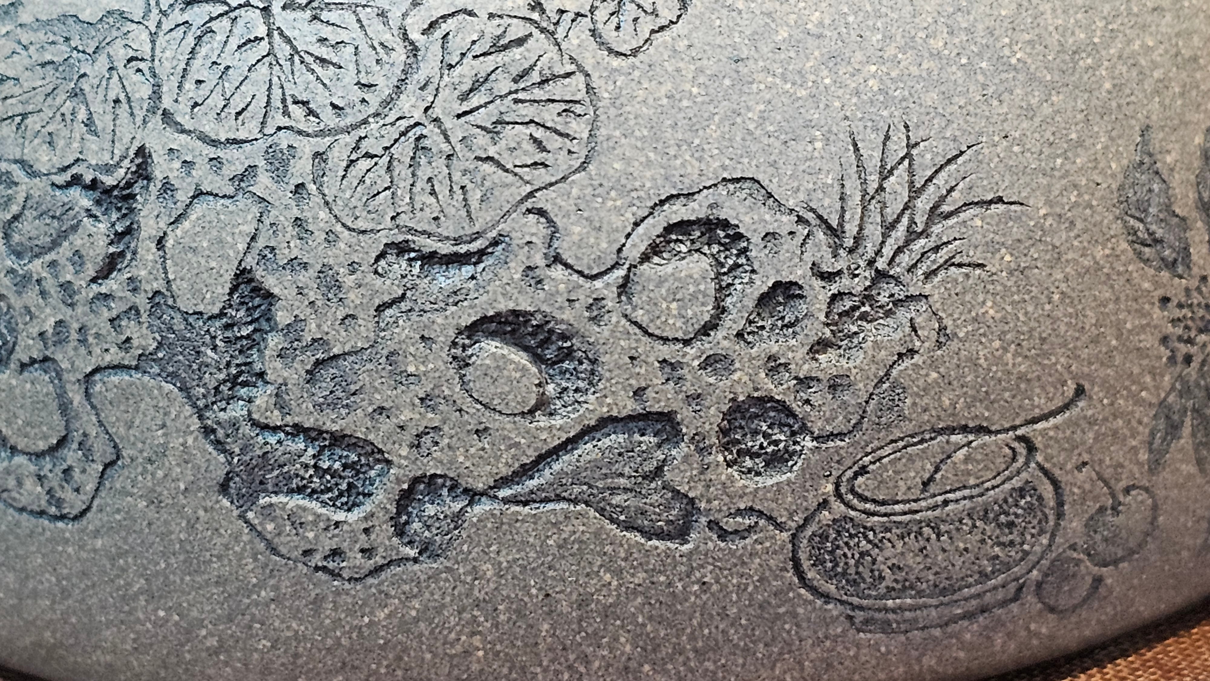 Ban Yue Hu《半月壶》~ "Half Moon Pot", 141.8ml, Qing Hui Duan 青灰段泥, by our Craftsman Zhang Huan 张欢, "Qing Gong Tu" 清供图 Engraving by Craftsman Nan Shan Lao Ren 南山老人 ~ Congratulations to!Mr T.A.! 2112hrs 12th August 2025, Samorin! Slovakia🇸🇰.