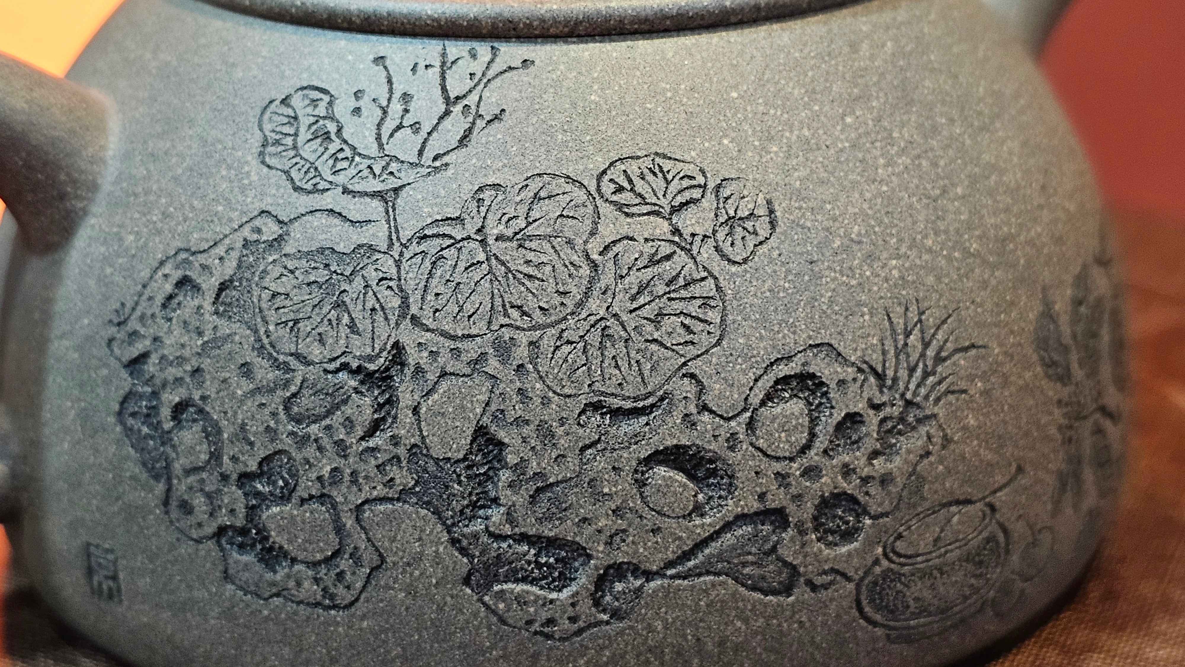 Ban Yue Hu《半月壶》~ "Half Moon Pot", 141.8ml, Qing Hui Duan 青灰段泥, by our Craftsman Zhang Huan 张欢, "Qing Gong Tu" 清供图 Engraving by Craftsman Nan Shan Lao Ren 南山老人 ~ Congratulations to!Mr T.A.! 2112hrs 12th August 2025, Samorin! Slovakia🇸🇰.
