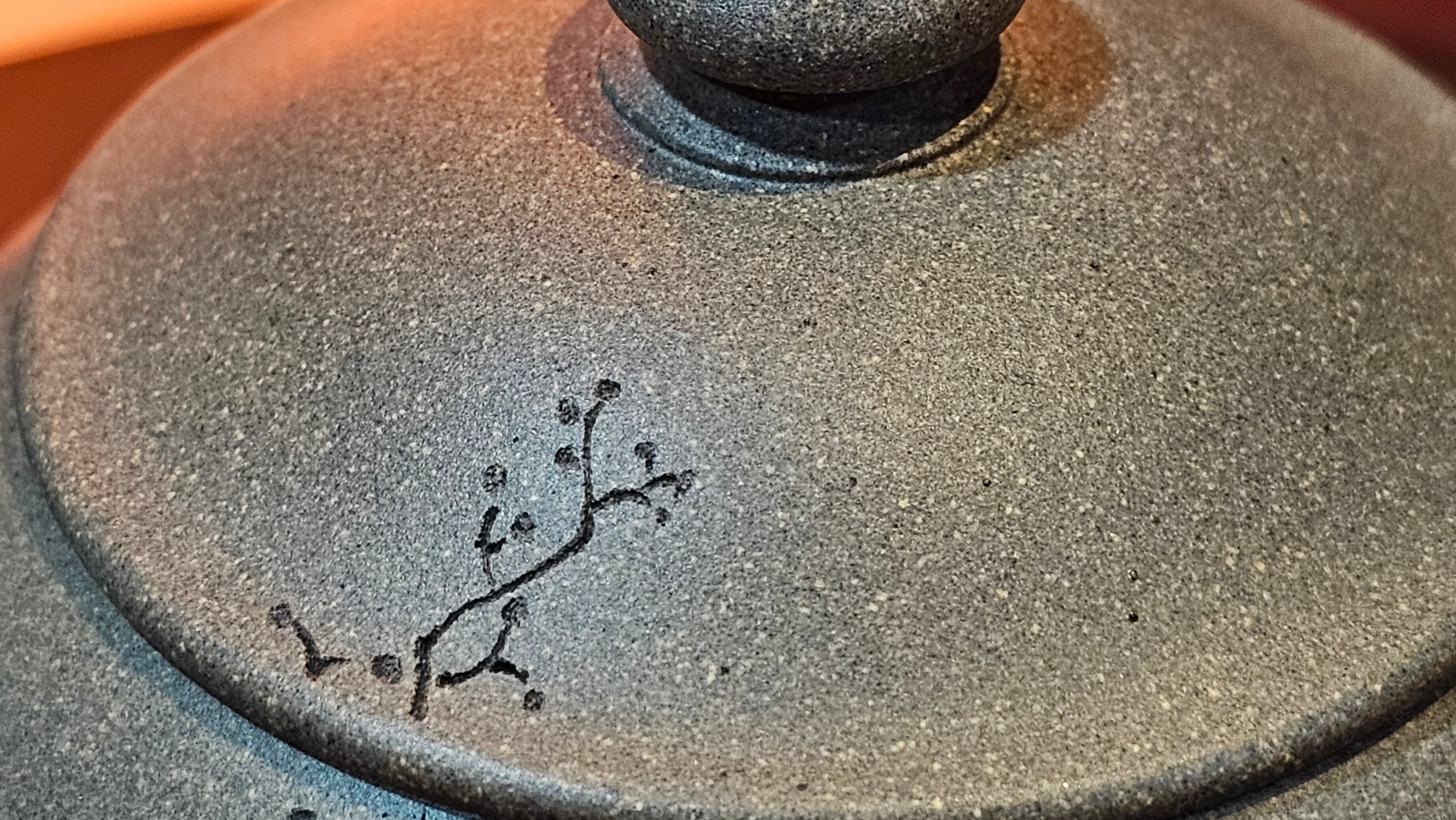 Ban Yue Hu《半月壶》~ "Half Moon Pot", 141.8ml, Qing Hui Duan 青灰段泥, by our Craftsman Zhang Huan 张欢, "Qing Gong Tu" 清供图 Engraving by Craftsman Nan Shan Lao Ren 南山老人 ~ Congratulations to!Mr T.A.! 2112hrs 12th August 2025, Samorin! Slovakia🇸🇰.