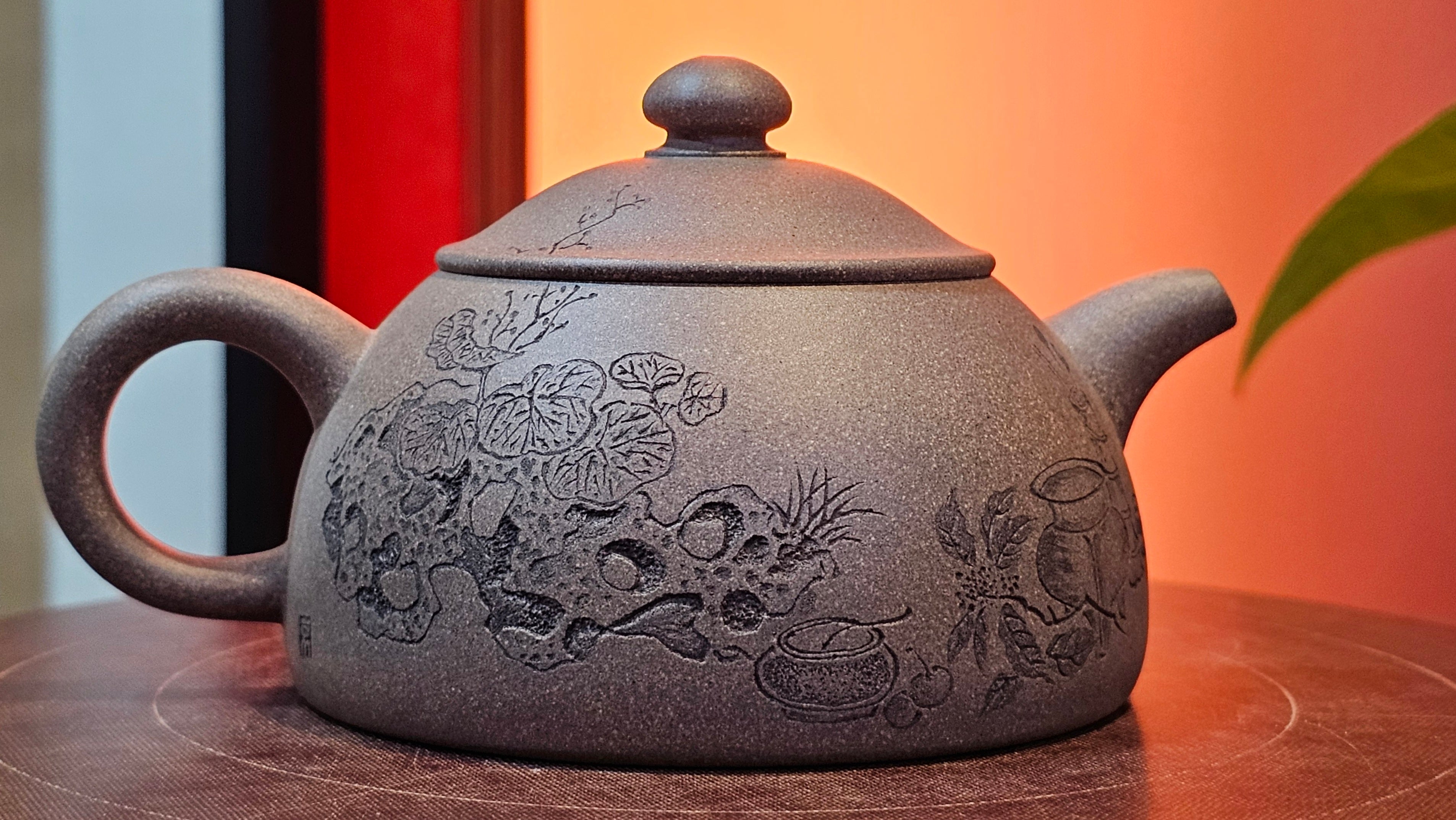 Ban Yue Hu《半月壶》~ "Half Moon Pot", 141.8ml, Qing Hui Duan 青灰段泥, by our Craftsman Zhang Huan 张欢, "Qing Gong Tu" 清供图 Engraving by Craftsman Nan Shan Lao Ren 南山老人 ~ Congratulations to!Mr T.A.! 2112hrs 12th August 2025, Samorin! Slovakia🇸🇰.