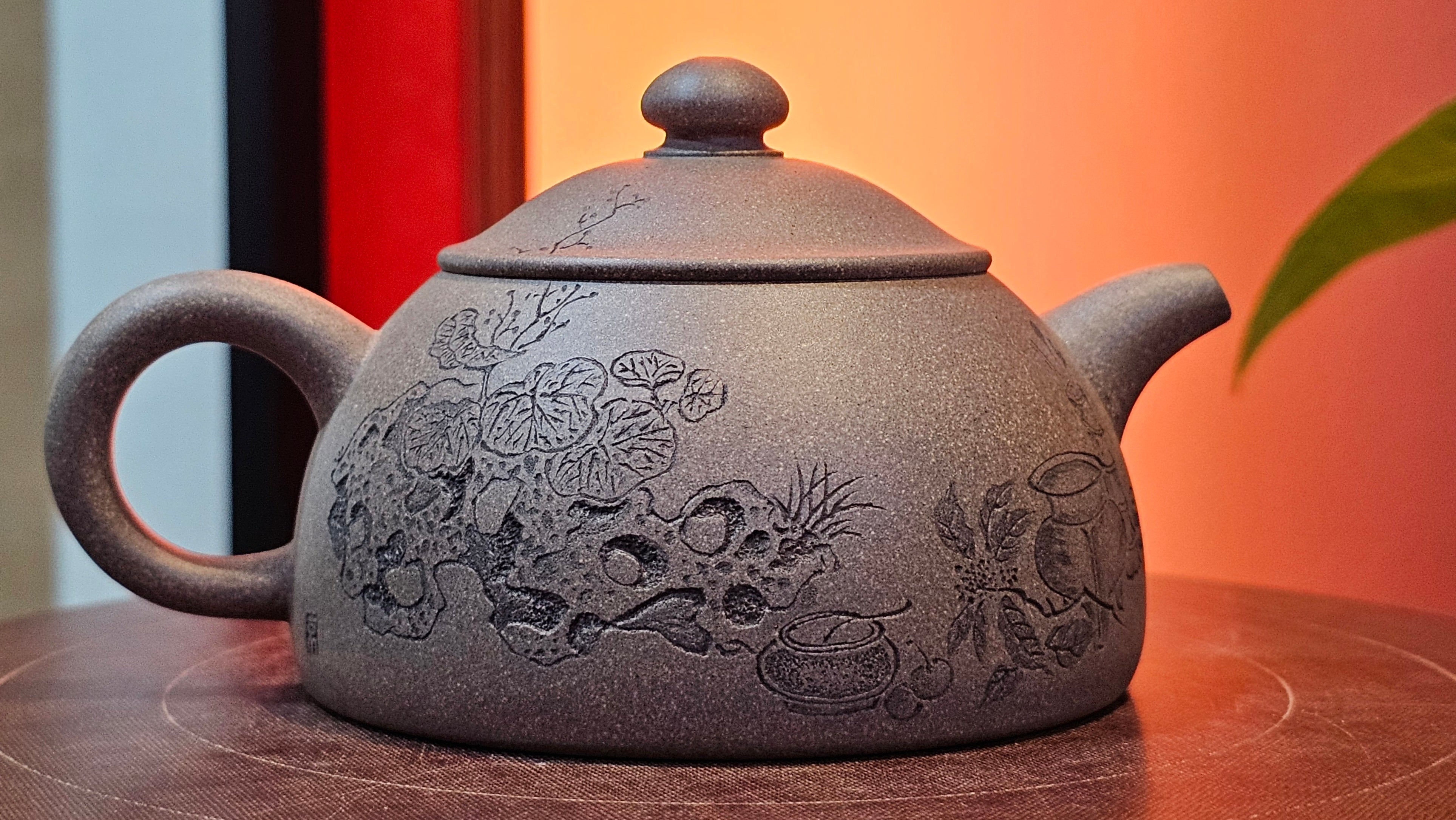 Ban Yue Hu《半月壶》~ "Half Moon Pot", 141.8ml, Qing Hui Duan 青灰段泥, by our Craftsman Zhang Huan 张欢, "Qing Gong Tu" 清供图 Engraving by Craftsman Nan Shan Lao Ren 南山老人 ~ Congratulations to!Mr T.A.! 2112hrs 12th August 2025, Samorin! Slovakia🇸🇰.