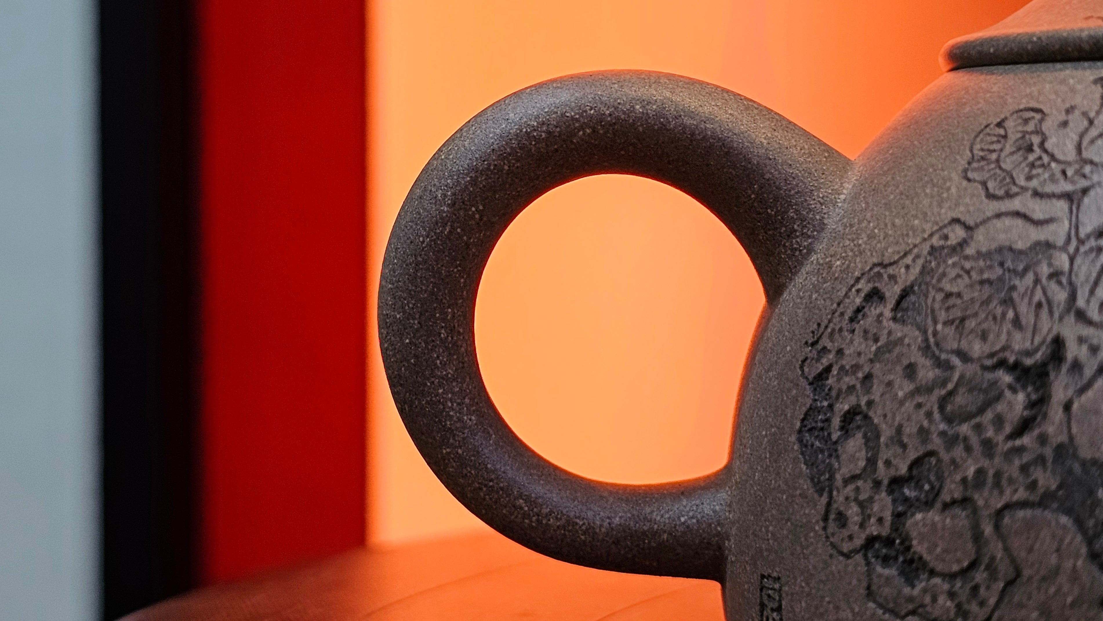 Ban Yue Hu《半月壶》~ "Half Moon Pot", 141.8ml, Qing Hui Duan 青灰段泥, by our Craftsman Zhang Huan 张欢, "Qing Gong Tu" 清供图 Engraving by Craftsman Nan Shan Lao Ren 南山老人 ~ Congratulations to!Mr T.A.! 2112hrs 12th August 2025, Samorin! Slovakia🇸🇰.