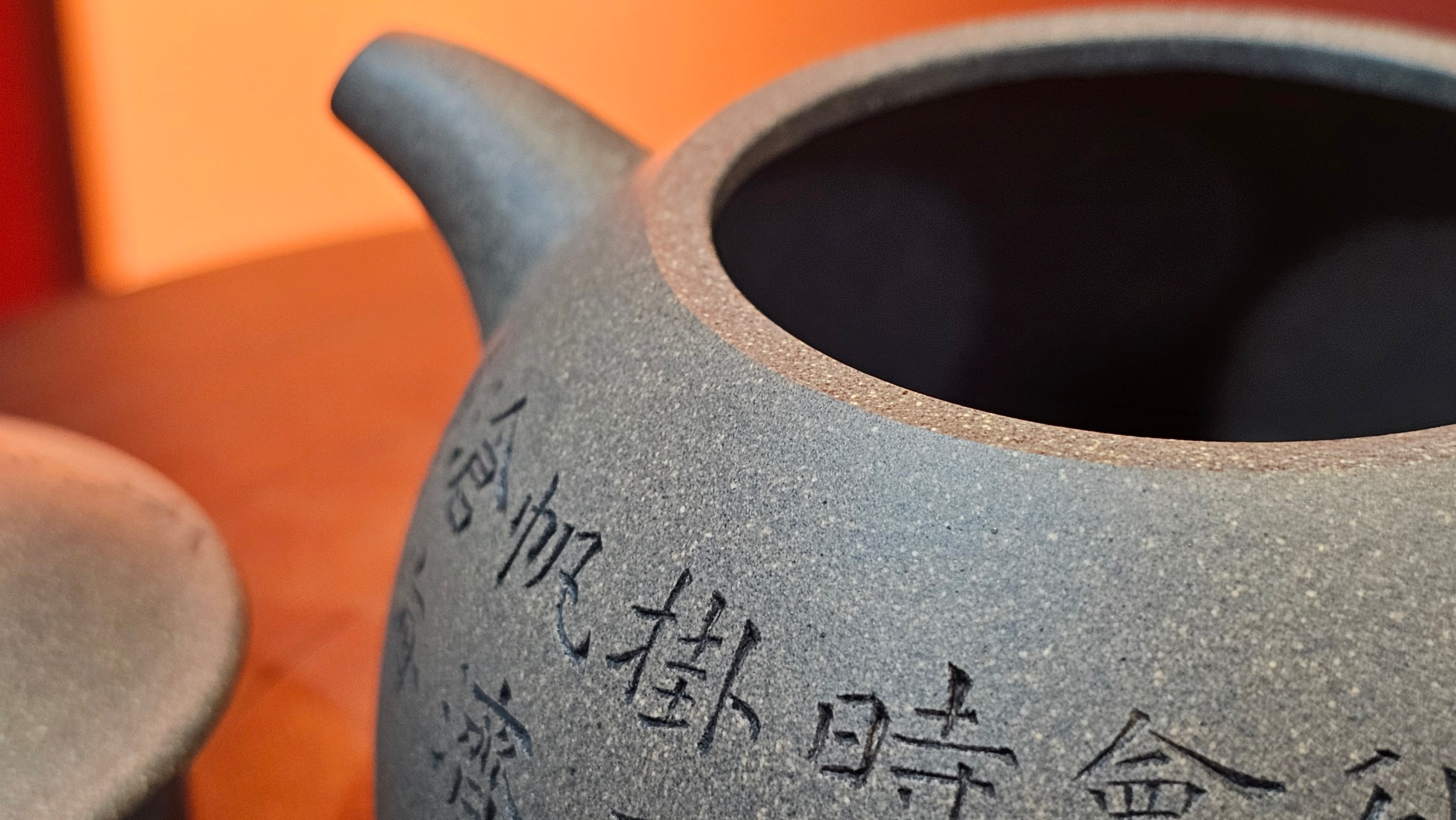 Ban Yue Hu《半月壶》~ "Half Moon Pot", 141.8ml, Qing Hui Duan 青灰段泥, by our Craftsman Zhang Huan 张欢, "Qing Gong Tu" 清供图 Engraving by Craftsman Nan Shan Lao Ren 南山老人 ~ Congratulations to!Mr T.A.! 2112hrs 12th August 2025, Samorin! Slovakia🇸🇰.
