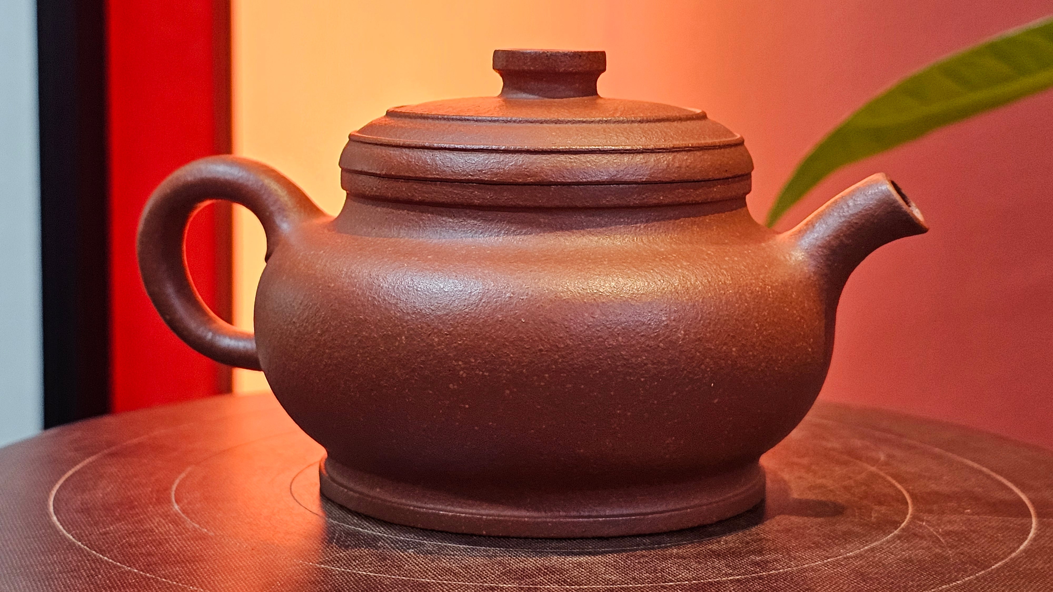 Song Jin Hu《颂金壶》, 151.5ml, Hong Jiang Po Ni 红降坡泥, by Craftsman Chen Gui Zhi 陈桂枝。(Red JiangPoNi rarer than Yellow JiangPoNi, XiaoMeiYao & ZhaoZhuang ZhuNi) ~ Congratulations to!Tea Sommr A.M., 1238hrs 16th August 2025, Padua, Italy🇮🇹!