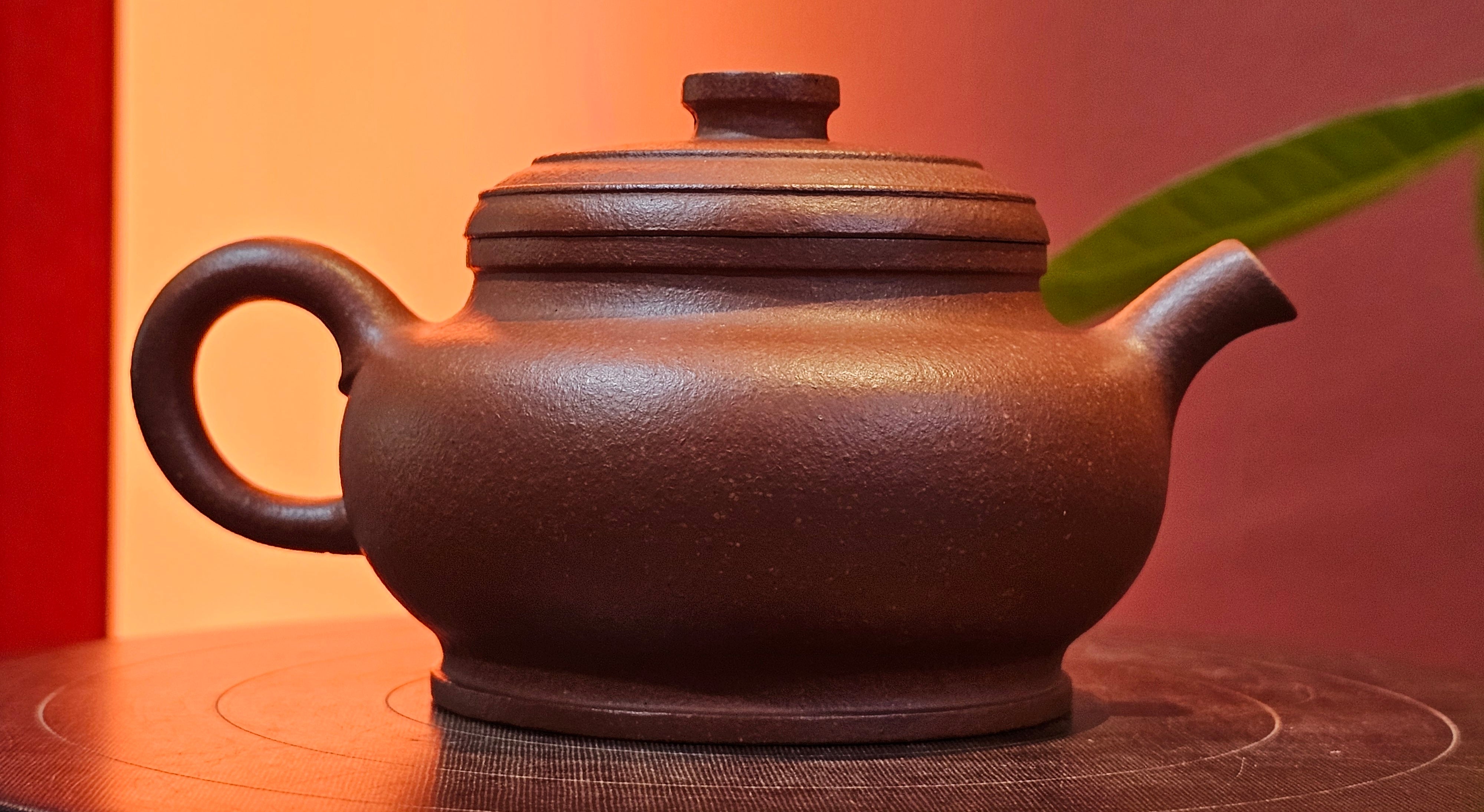 Song Jin Hu《颂金壶》, 151.5ml, Hong Jiang Po Ni 红降坡泥, by Craftsman Chen Gui Zhi 陈桂枝。(Red JiangPoNi rarer than Yellow JiangPoNi, XiaoMeiYao & ZhaoZhuang ZhuNi) ~ Congratulations to!Tea Sommr A.M., 1238hrs 16th August 2025, Padua, Italy🇮🇹!