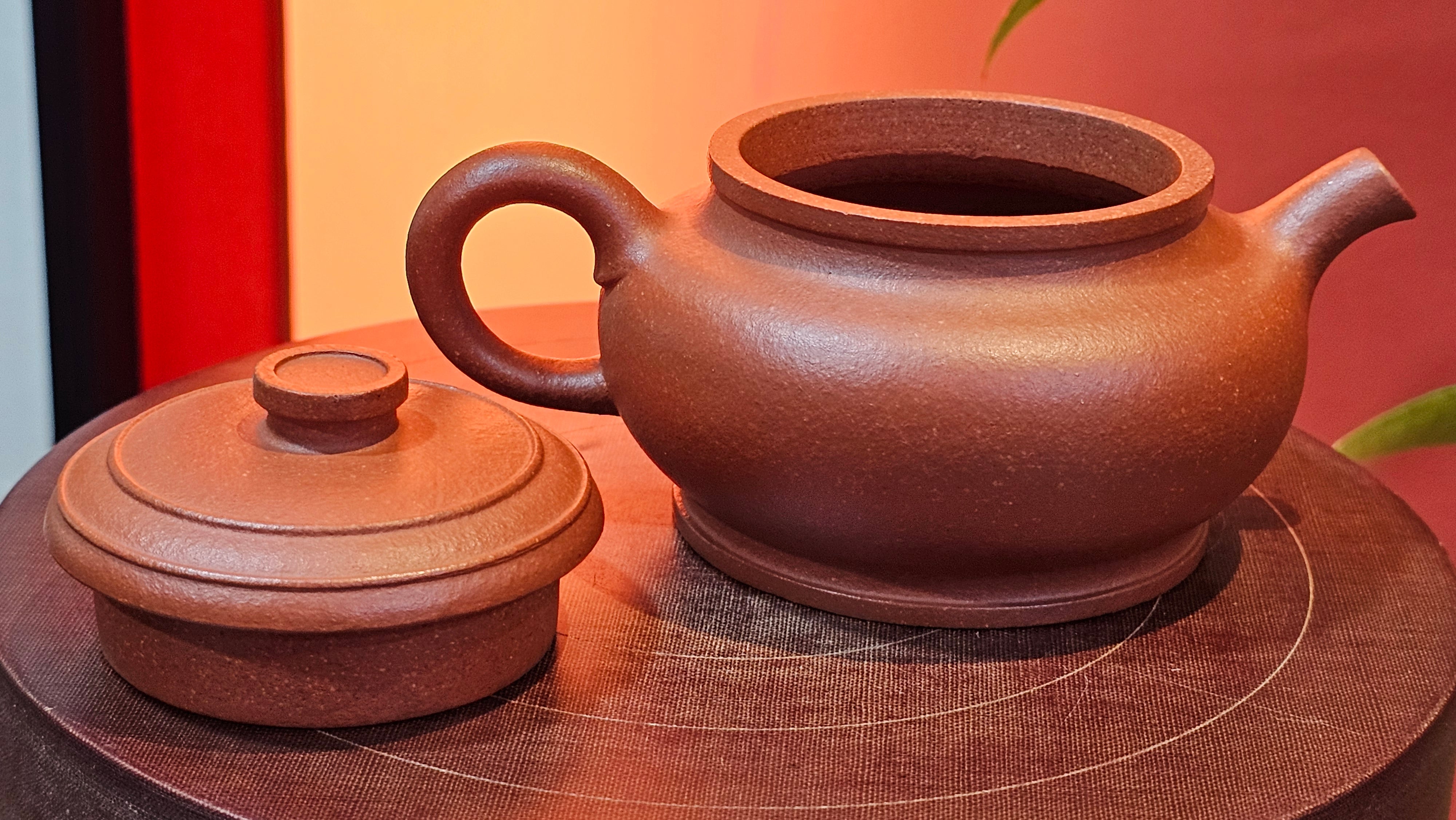 Song Jin Hu《颂金壶》, 151.5ml, Hong Jiang Po Ni 红降坡泥, by Craftsman Chen Gui Zhi 陈桂枝。(Red JiangPoNi rarer than Yellow JiangPoNi, XiaoMeiYao & ZhaoZhuang ZhuNi) ~ Congratulations to!Tea Sommr A.M., 1238hrs 16th August 2025, Padua, Italy🇮🇹!