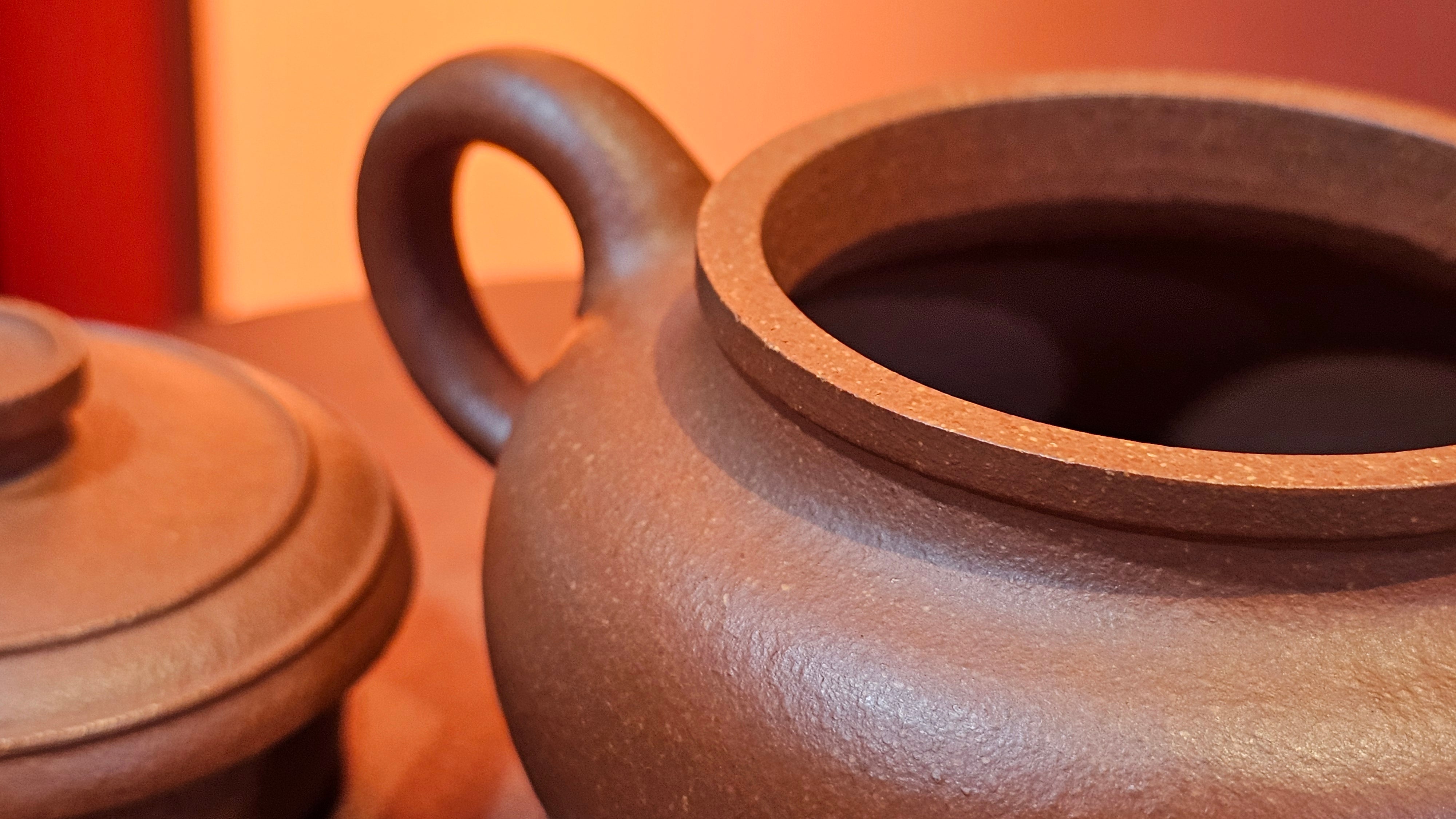 Song Jin Hu《颂金壶》, 151.5ml, Hong Jiang Po Ni 红降坡泥, by Craftsman Chen Gui Zhi 陈桂枝。(Red JiangPoNi rarer than Yellow JiangPoNi, XiaoMeiYao & ZhaoZhuang ZhuNi) ~ Congratulations to!Tea Sommr A.M., 1238hrs 16th August 2025, Padua, Italy🇮🇹!