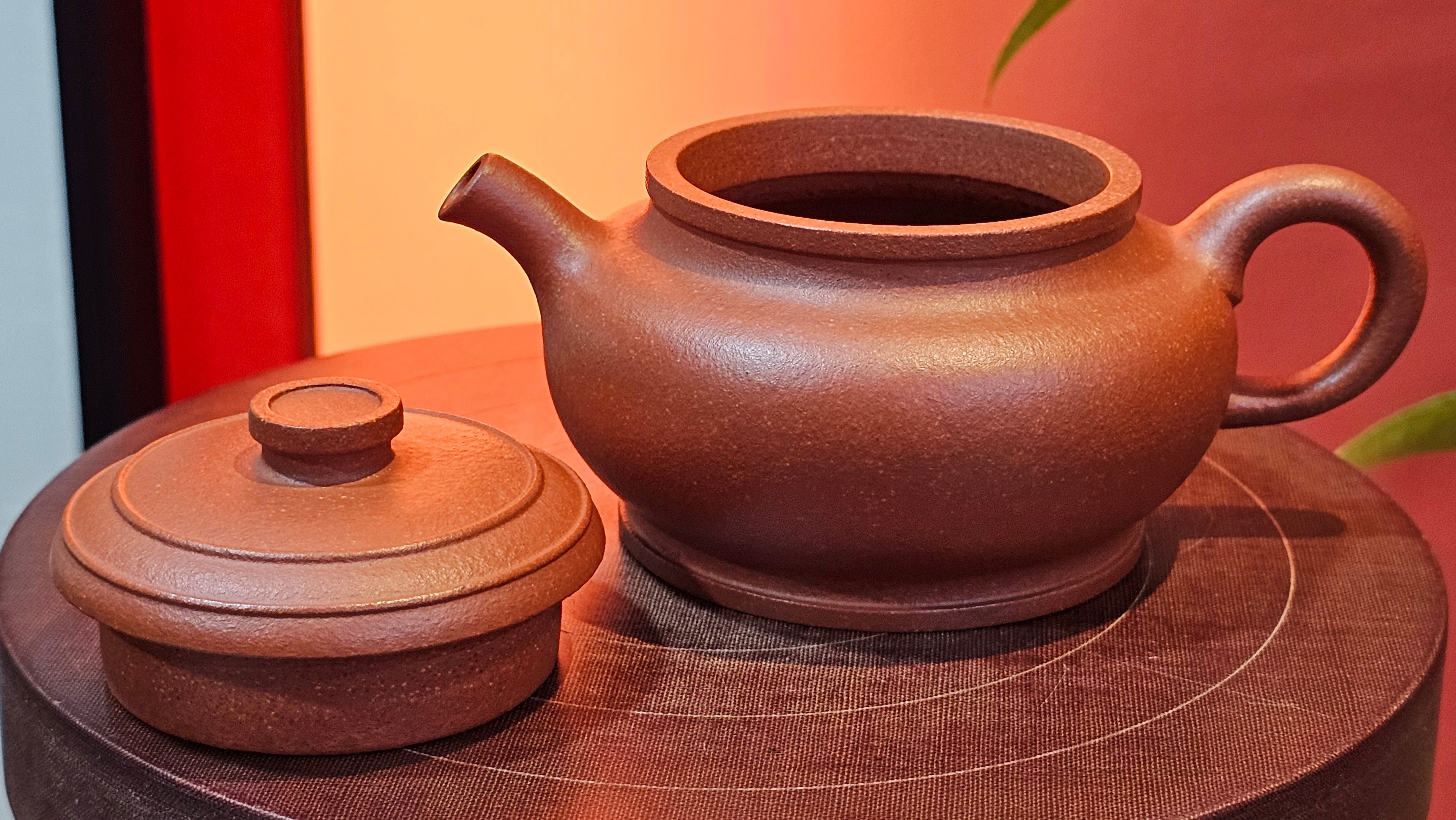 Song Jin Hu《颂金壶》, 151.5ml, Hong Jiang Po Ni 红降坡泥, by Craftsman Chen Gui Zhi 陈桂枝。(Red JiangPoNi rarer than Yellow JiangPoNi, XiaoMeiYao & ZhaoZhuang ZhuNi) ~ Congratulations to!Tea Sommr A.M., 1238hrs 16th August 2025, Padua, Italy🇮🇹!