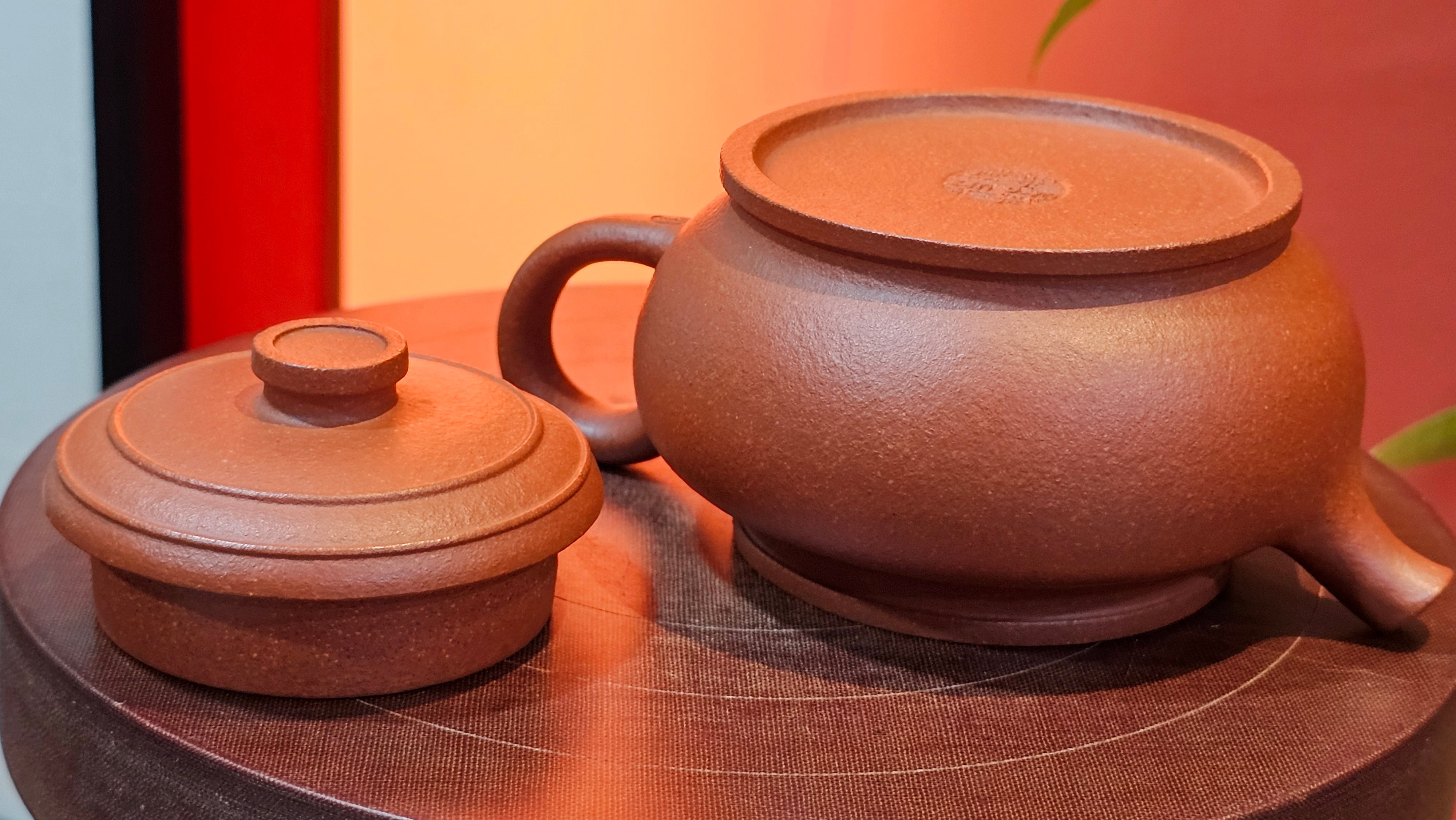 Song Jin Hu《颂金壶》, 151.5ml, Hong Jiang Po Ni 红降坡泥, by Craftsman Chen Gui Zhi 陈桂枝。(Red JiangPoNi rarer than Yellow JiangPoNi, XiaoMeiYao & ZhaoZhuang ZhuNi) ~ Congratulations to!Tea Sommr A.M., 1238hrs 16th August 2025, Padua, Italy🇮🇹!