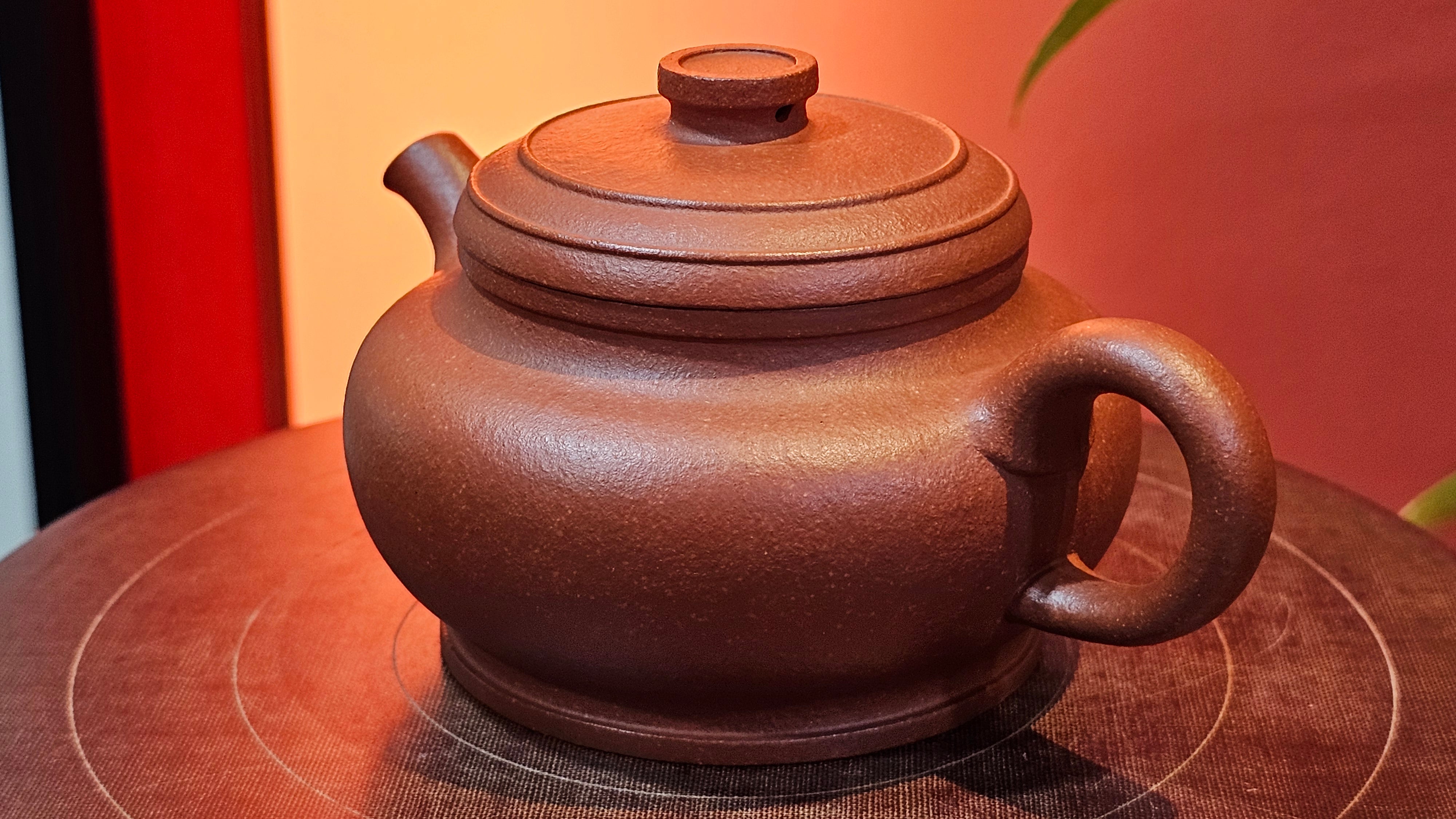 Song Jin Hu《颂金壶》, 151.5ml, Hong Jiang Po Ni 红降坡泥, by Craftsman Chen Gui Zhi 陈桂枝。(Red JiangPoNi rarer than Yellow JiangPoNi, XiaoMeiYao & ZhaoZhuang ZhuNi) ~ Congratulations to!Tea Sommr A.M., 1238hrs 16th August 2025, Padua, Italy🇮🇹!