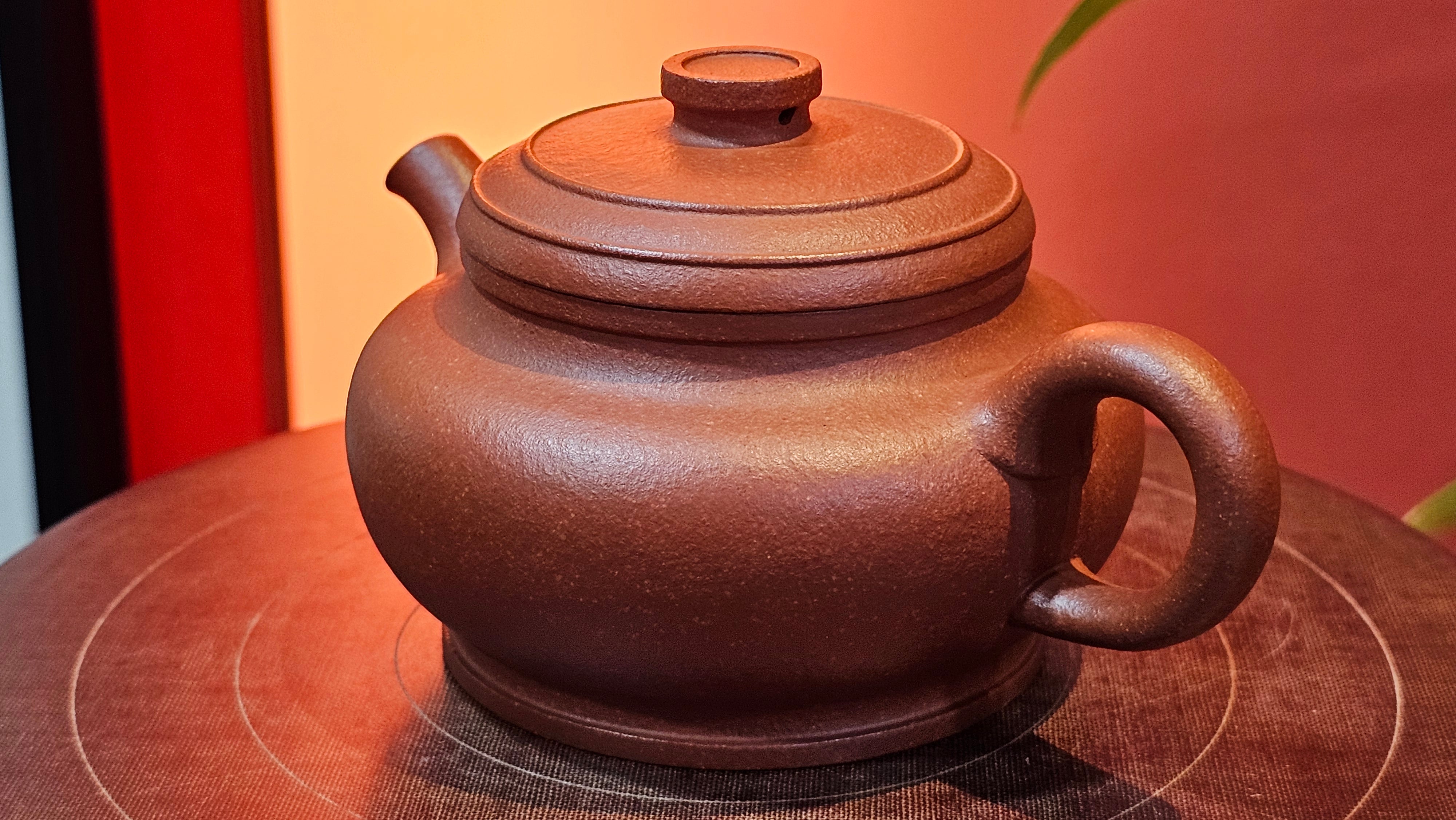 Song Jin Hu《颂金壶》, 151.5ml, Hong Jiang Po Ni 红降坡泥, by Craftsman Chen Gui Zhi 陈桂枝。(Red JiangPoNi rarer than Yellow JiangPoNi, XiaoMeiYao & ZhaoZhuang ZhuNi) ~ Congratulations to!Tea Sommr A.M., 1238hrs 16th August 2025, Padua, Italy🇮🇹!