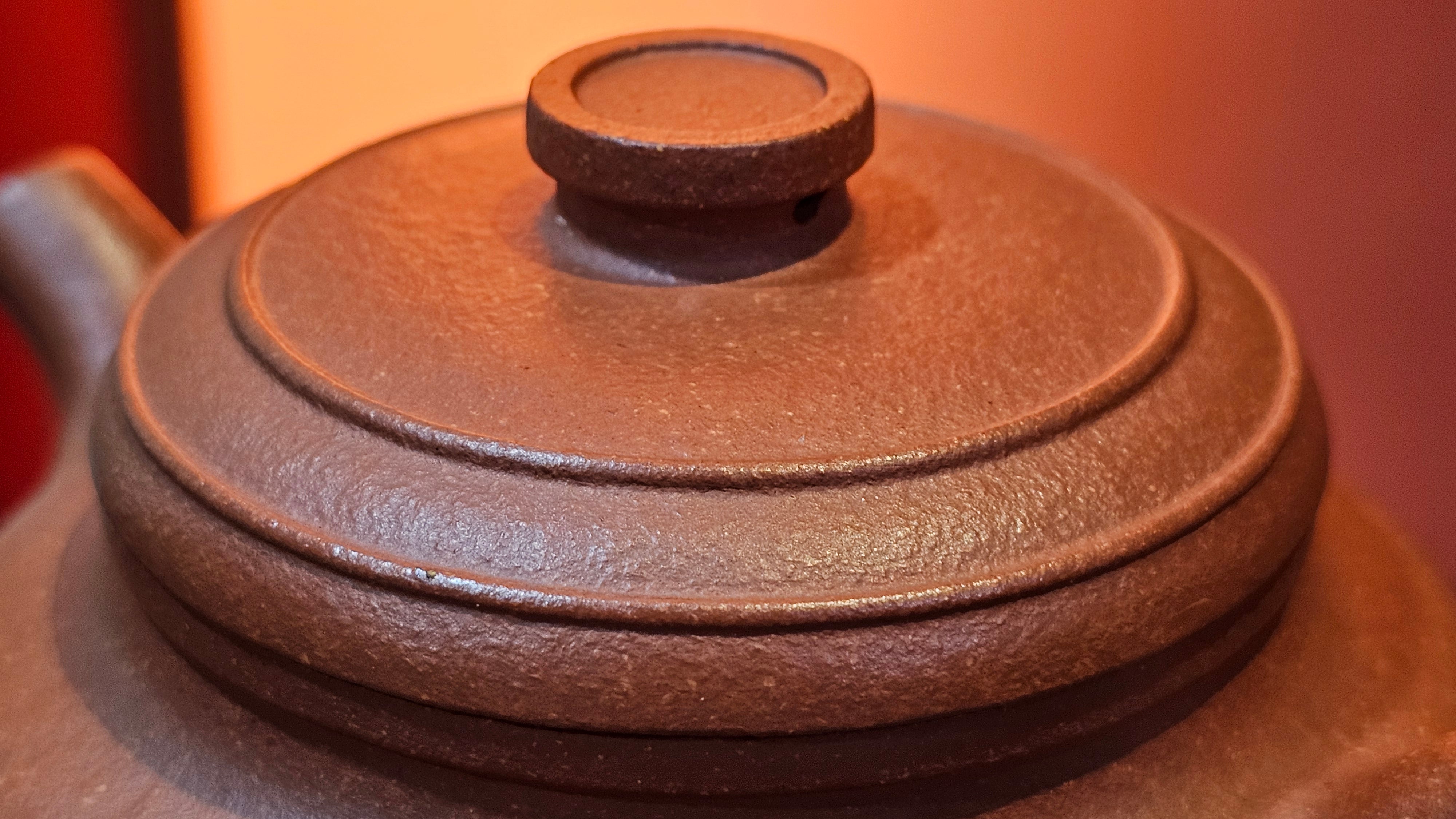 Song Jin Hu《颂金壶》, 151.5ml, Hong Jiang Po Ni 红降坡泥, by Craftsman Chen Gui Zhi 陈桂枝。(Red JiangPoNi rarer than Yellow JiangPoNi, XiaoMeiYao & ZhaoZhuang ZhuNi) ~ Congratulations to!Tea Sommr A.M., 1238hrs 16th August 2025, Padua, Italy🇮🇹!