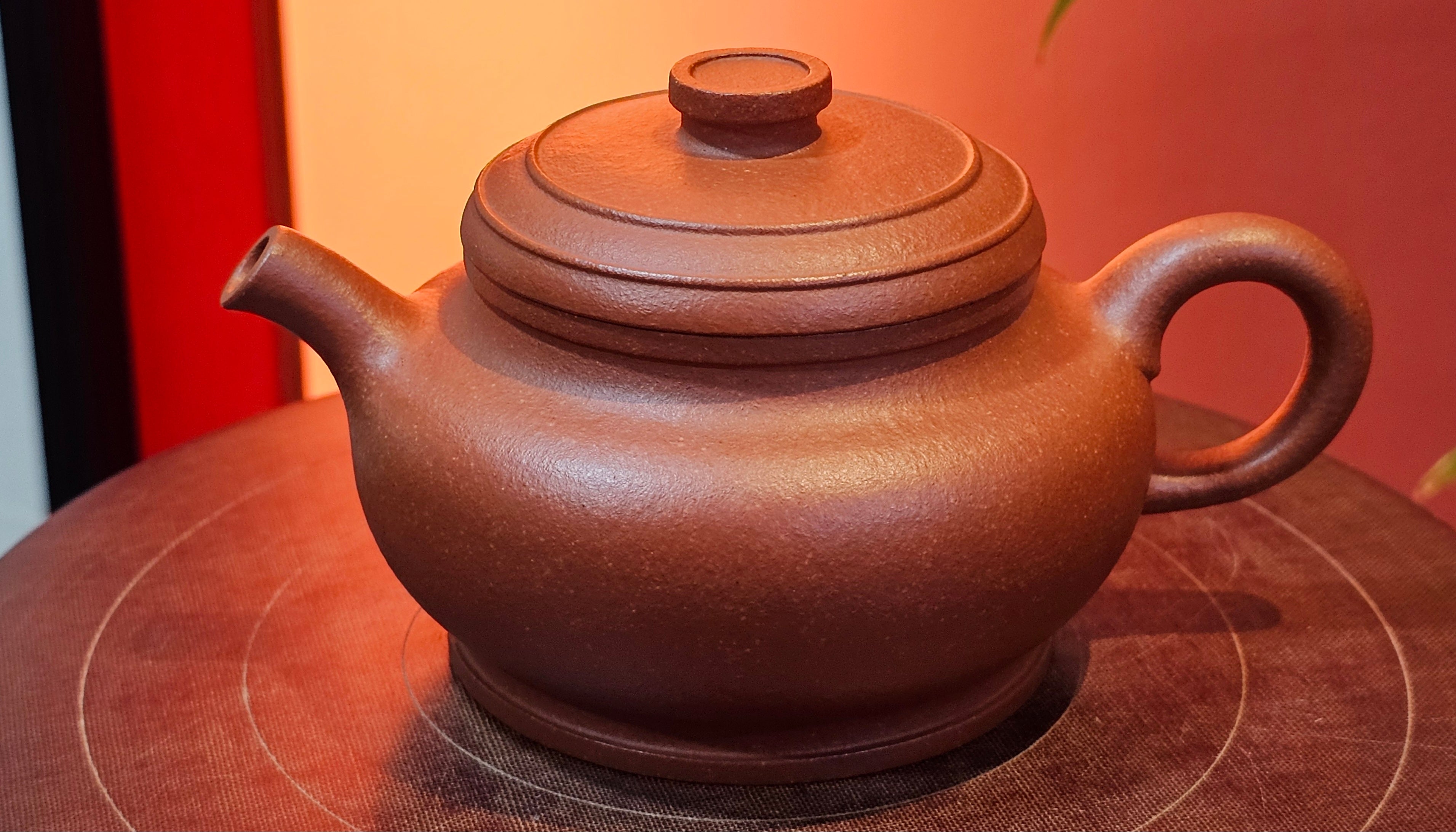 Song Jin Hu《颂金壶》, 151.5ml, Hong Jiang Po Ni 红降坡泥, by Craftsman Chen Gui Zhi 陈桂枝。(Red JiangPoNi rarer than Yellow JiangPoNi, XiaoMeiYao & ZhaoZhuang ZhuNi) ~ Congratulations to!Tea Sommr A.M., 1238hrs 16th August 2025, Padua, Italy🇮🇹!