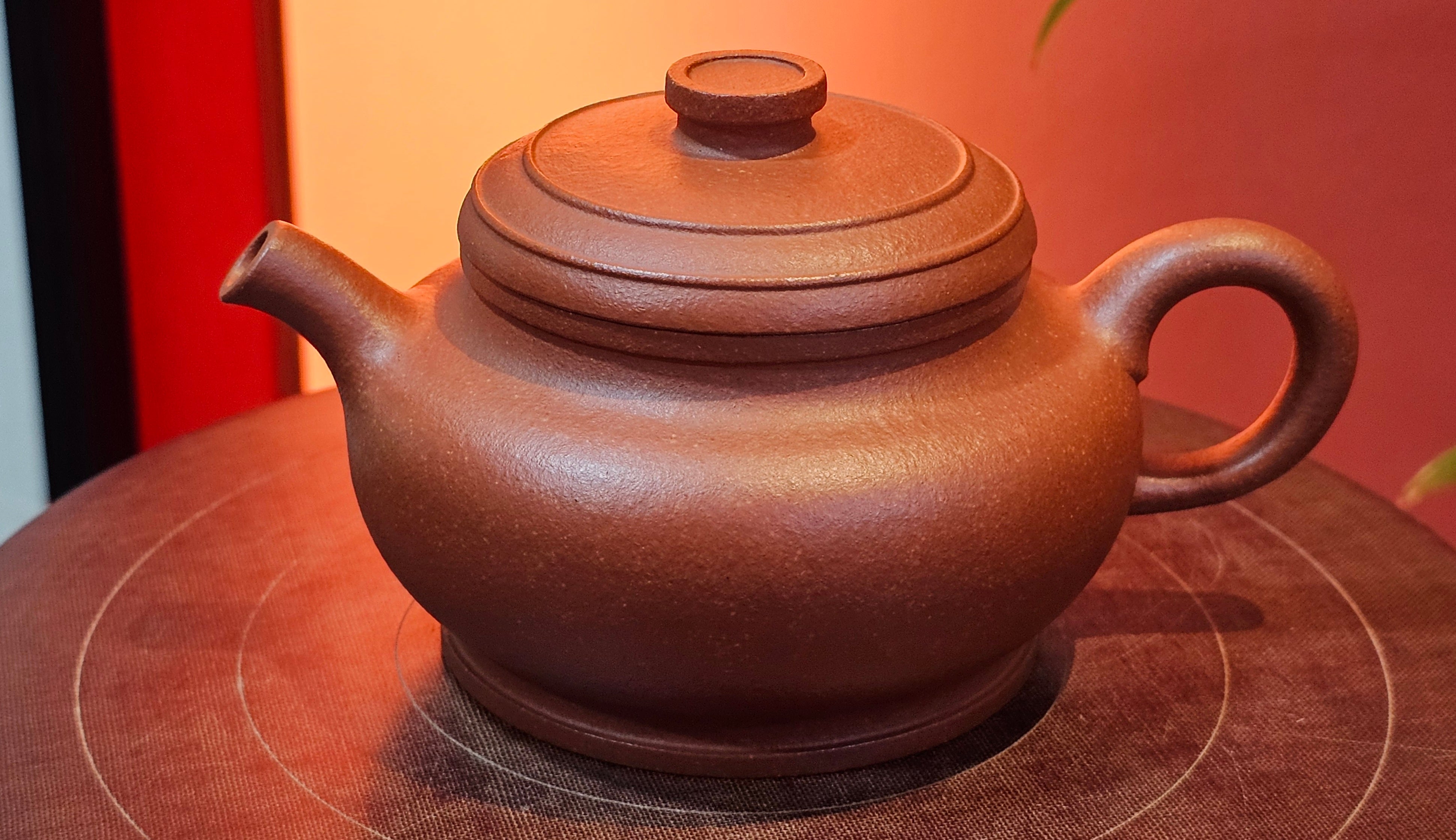 Song Jin Hu《颂金壶》, 151.5ml, Hong Jiang Po Ni 红降坡泥, by Craftsman Chen Gui Zhi 陈桂枝。(Red JiangPoNi rarer than Yellow JiangPoNi, XiaoMeiYao & ZhaoZhuang ZhuNi) ~ Congratulations to!Tea Sommr A.M., 1238hrs 16th August 2025, Padua, Italy🇮🇹!