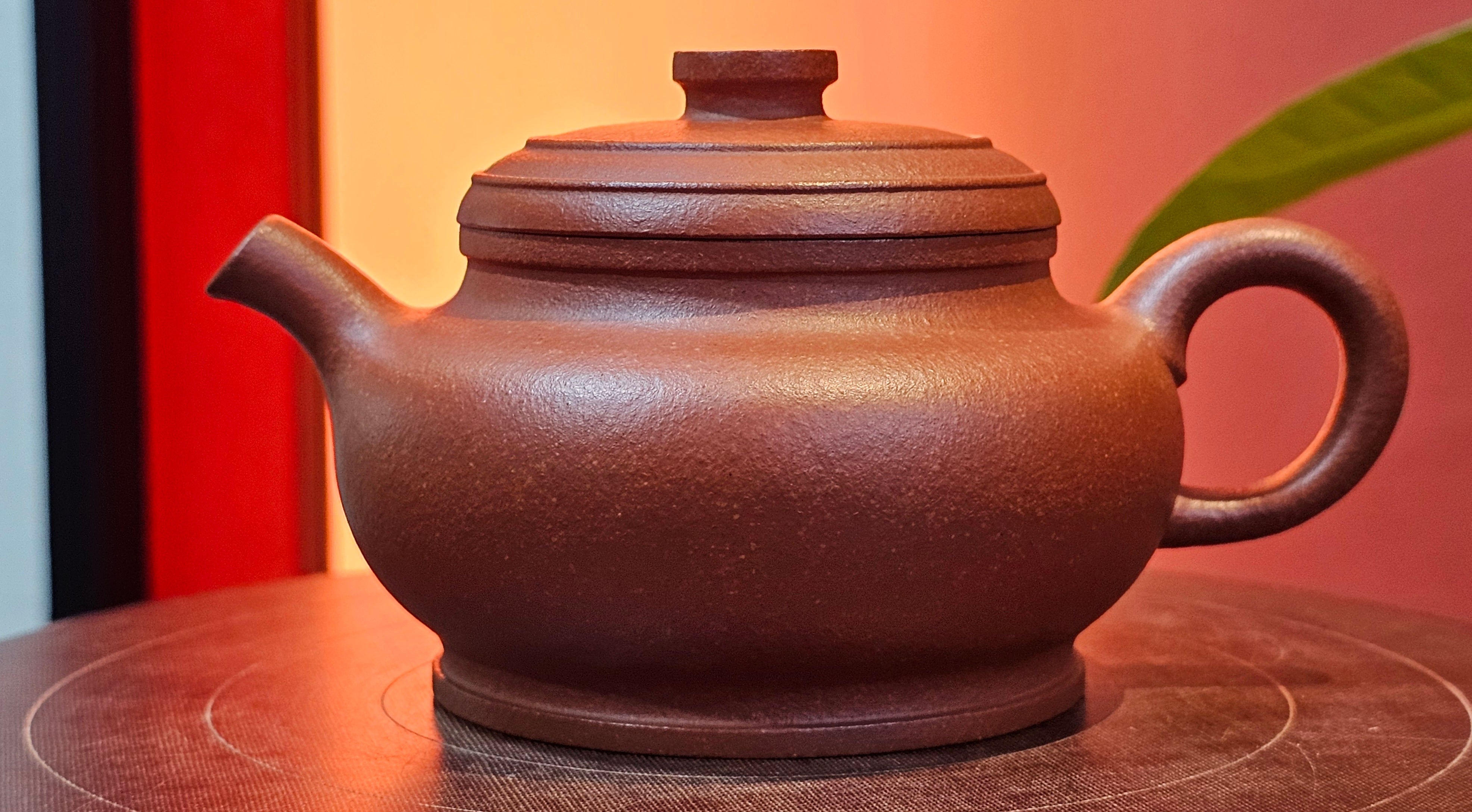 Song Jin Hu《颂金壶》, 151.5ml, Hong Jiang Po Ni 红降坡泥, by Craftsman Chen Gui Zhi 陈桂枝。(Red JiangPoNi rarer than Yellow JiangPoNi, XiaoMeiYao & ZhaoZhuang ZhuNi) ~ Congratulations to!Tea Sommr A.M., 1238hrs 16th August 2025, Padua, Italy🇮🇹!