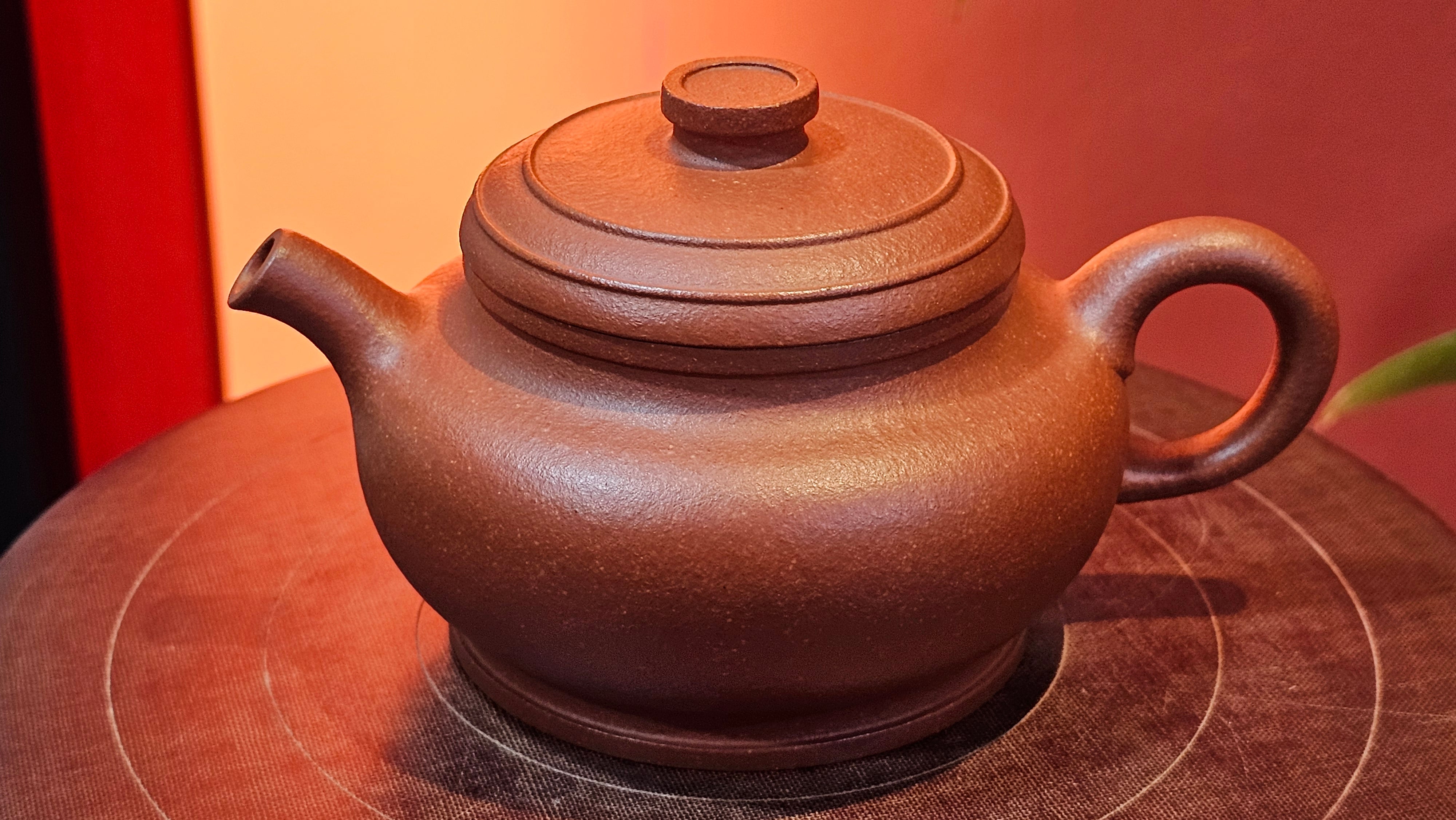 Song Jin Hu《颂金壶》, 151.5ml, Hong Jiang Po Ni 红降坡泥, by Craftsman Chen Gui Zhi 陈桂枝。(Red JiangPoNi rarer than Yellow JiangPoNi, XiaoMeiYao & ZhaoZhuang ZhuNi) ~ Congratulations to!Tea Sommr A.M., 1238hrs 16th August 2025, Padua, Italy🇮🇹!