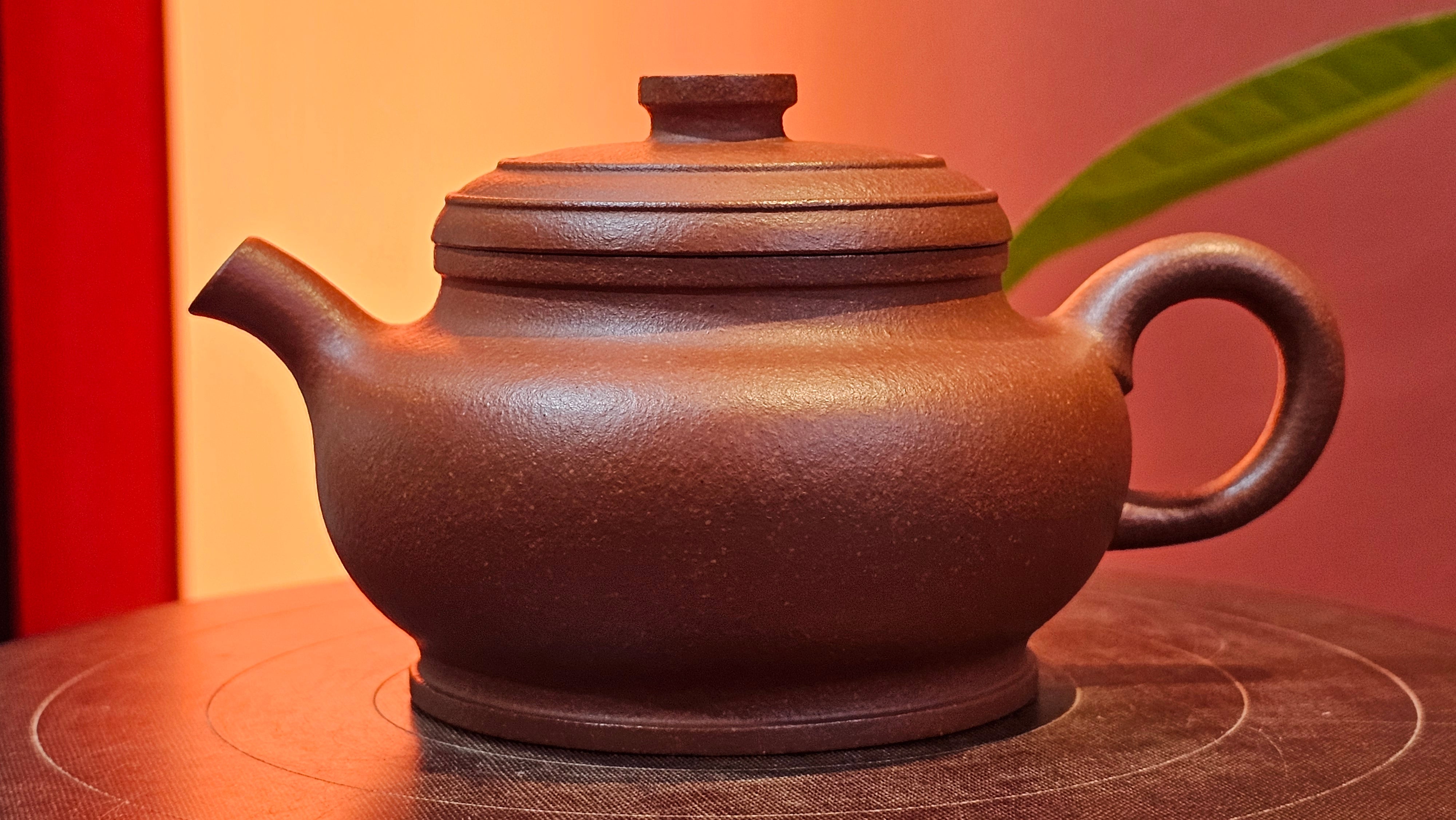 Song Jin Hu《颂金壶》, 151.5ml, Hong Jiang Po Ni 红降坡泥, by Craftsman Chen Gui Zhi 陈桂枝。(Red JiangPoNi rarer than Yellow JiangPoNi, XiaoMeiYao & ZhaoZhuang ZhuNi) ~ Congratulations to!Tea Sommr A.M., 1238hrs 16th August 2025, Padua, Italy🇮🇹!