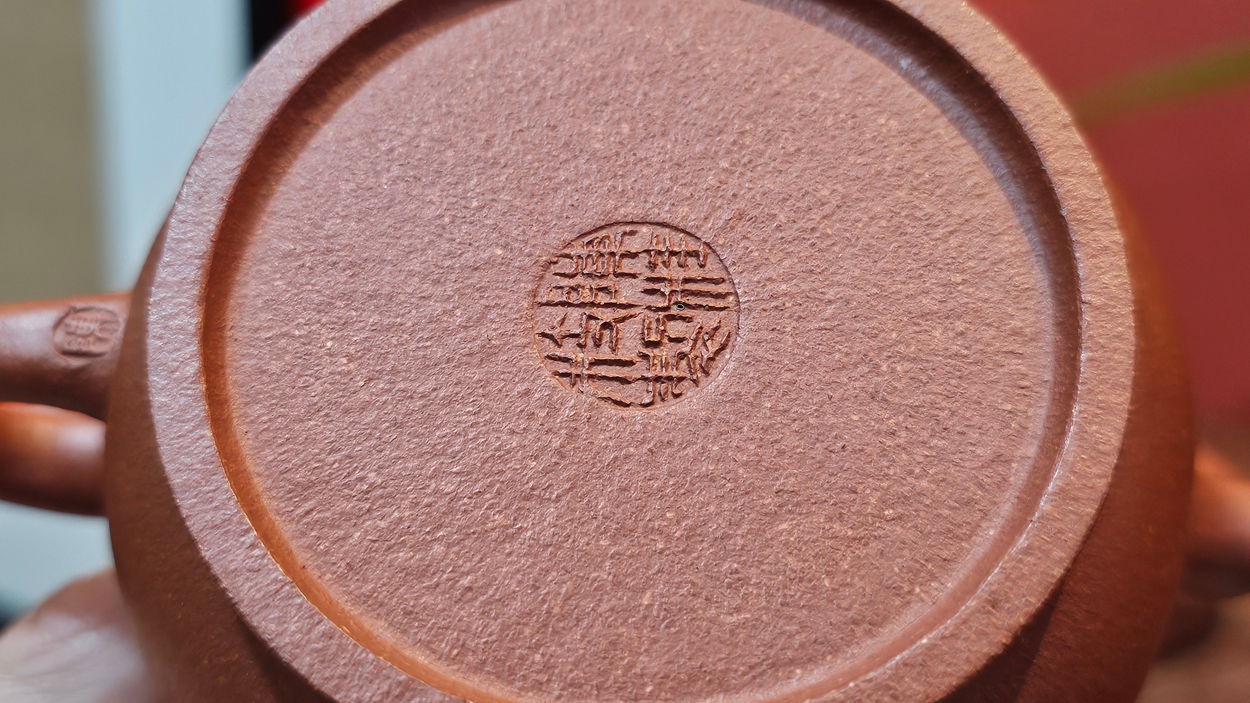 Song Jin Hu《颂金壶》, 151.5ml, Hong Jiang Po Ni 红降坡泥, by Craftsman Chen Gui Zhi 陈桂枝。(Red JiangPoNi rarer than Yellow JiangPoNi, XiaoMeiYao & ZhaoZhuang ZhuNi) ~ Congratulations to!Tea Sommr A.M., 1238hrs 16th August 2025, Padua, Italy🇮🇹!