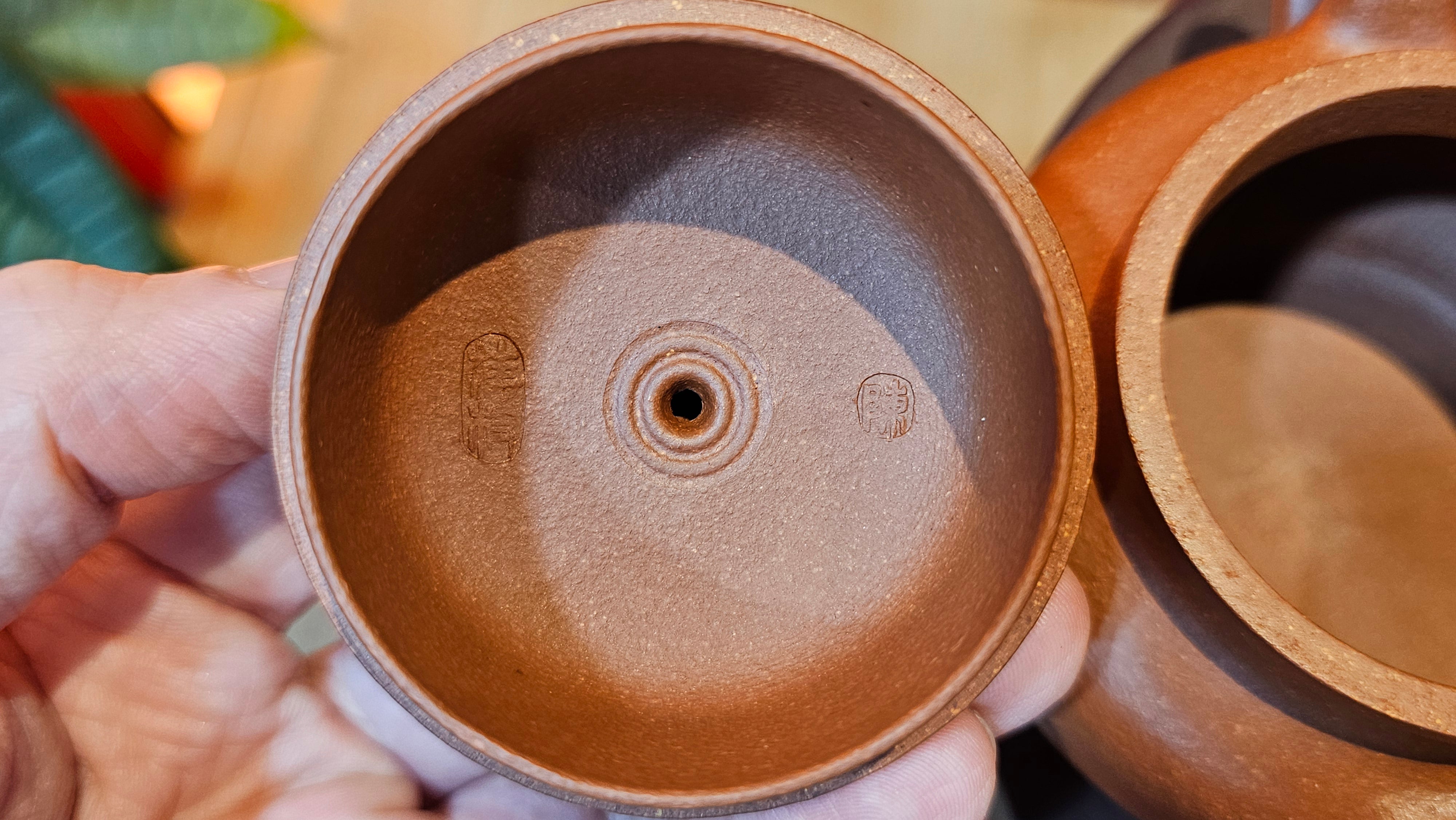 Song Jin Hu《颂金壶》, 151.5ml, Hong Jiang Po Ni 红降坡泥, by Craftsman Chen Gui Zhi 陈桂枝。(Red JiangPoNi rarer than Yellow JiangPoNi, XiaoMeiYao & ZhaoZhuang ZhuNi) ~ Congratulations to!Tea Sommr A.M., 1238hrs 16th August 2025, Padua, Italy🇮🇹!