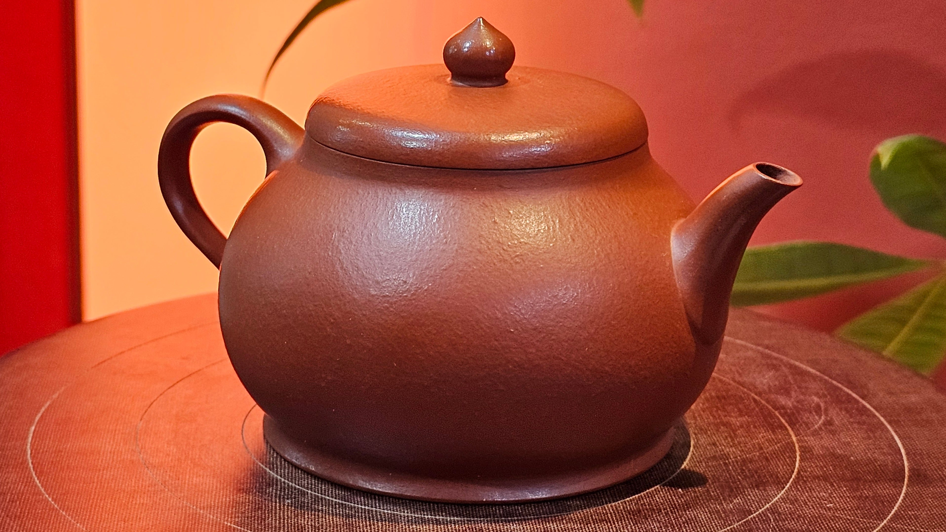 Yi Pin Hu, 252.3ml (largish), Xiao Mei Yao Zhu Ni 小煤窑朱泥,  by Craftsman Chen Yue Fei 陈跃飞 ~ Congratulations to!Mr J.G., 1059hrs 18th August 2025, Invergowrie, Australia🇦🇺!