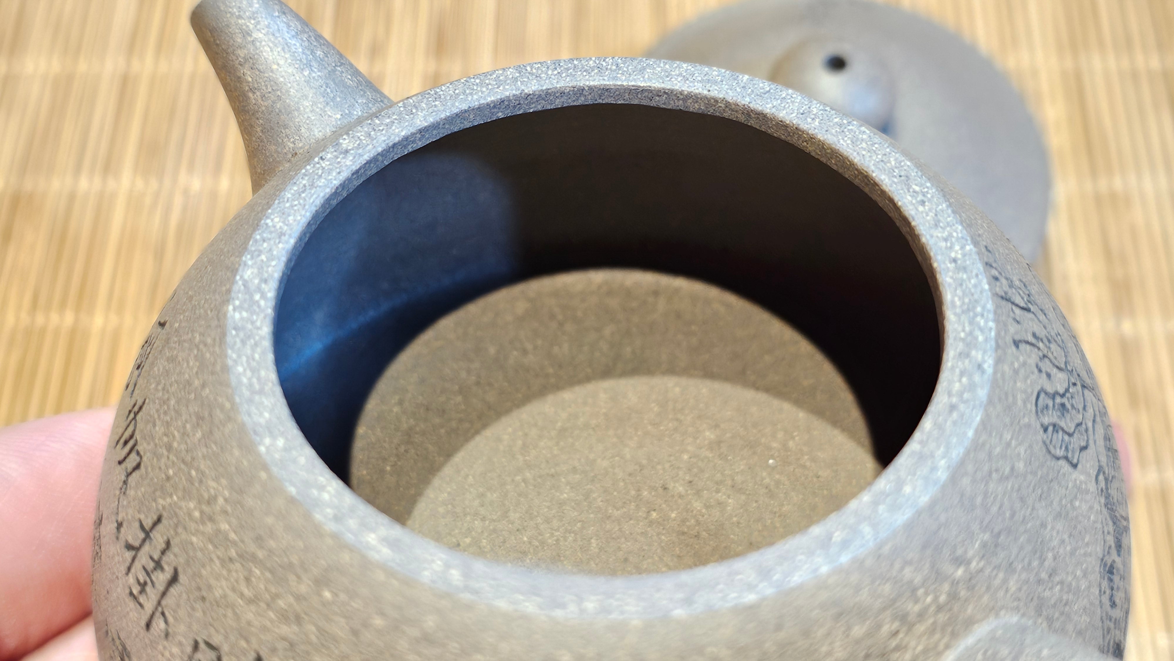 Ban Yue Hu《半月壶》~ "Half Moon Pot", 141.8ml, Qing Hui Duan 青灰段泥, by our Craftsman Zhang Huan 张欢, "Qing Gong Tu" 清供图 Engraving by Craftsman Nan Shan Lao Ren 南山老人 ~ Congratulations to!Mr T.A.! 2112hrs 12th August 2025, Samorin! Slovakia🇸🇰.