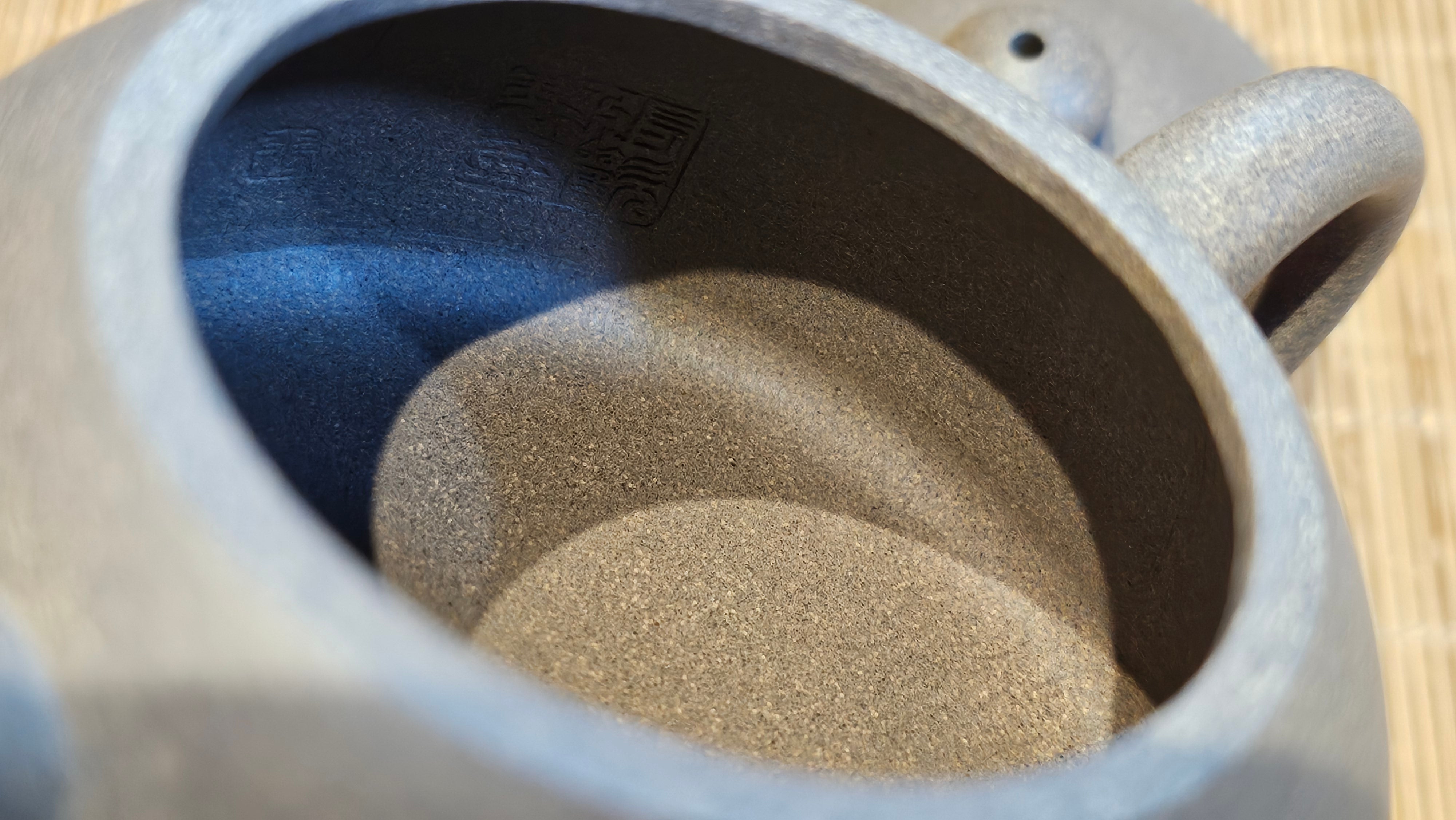 Ban Yue Hu《半月壶》~ "Half Moon Pot", 141.8ml, Qing Hui Duan 青灰段泥, by our Craftsman Zhang Huan 张欢, "Qing Gong Tu" 清供图 Engraving by Craftsman Nan Shan Lao Ren 南山老人 ~ Congratulations to!Mr T.A.! 2112hrs 12th August 2025, Samorin! Slovakia🇸🇰.