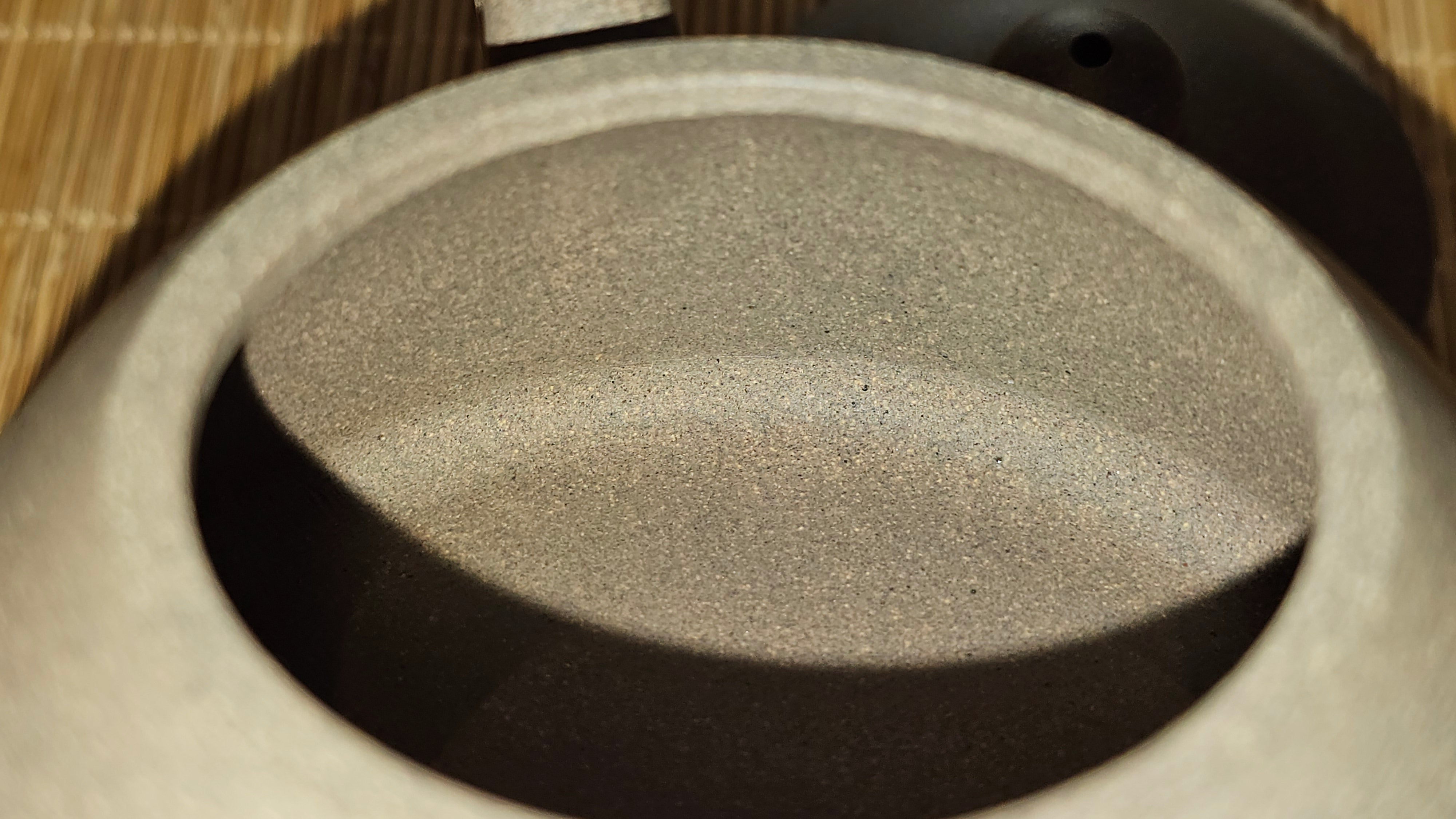 Ban Yue Hu《半月壶》~ "Half Moon Pot", 141.8ml, Qing Hui Duan 青灰段泥, by our Craftsman Zhang Huan 张欢, "Qing Gong Tu" 清供图 Engraving by Craftsman Nan Shan Lao Ren 南山老人 ~ Congratulations to!Mr T.A.! 2112hrs 12th August 2025, Samorin! Slovakia🇸🇰.