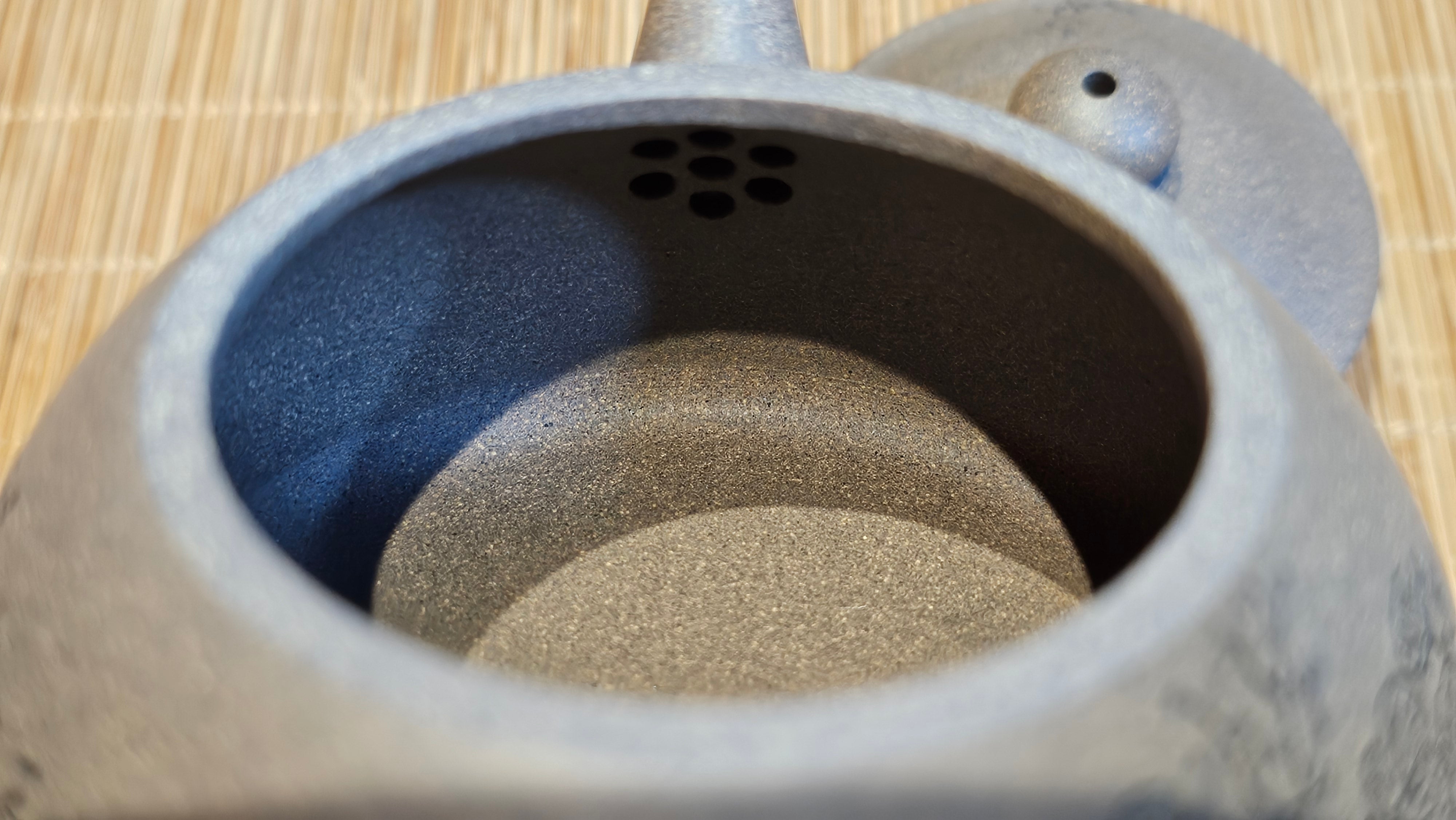 Ban Yue Hu《半月壶》~ "Half Moon Pot", 141.8ml, Qing Hui Duan 青灰段泥, by our Craftsman Zhang Huan 张欢, "Qing Gong Tu" 清供图 Engraving by Craftsman Nan Shan Lao Ren 南山老人 ~ Congratulations to!Mr T.A.! 2112hrs 12th August 2025, Samorin! Slovakia🇸🇰.