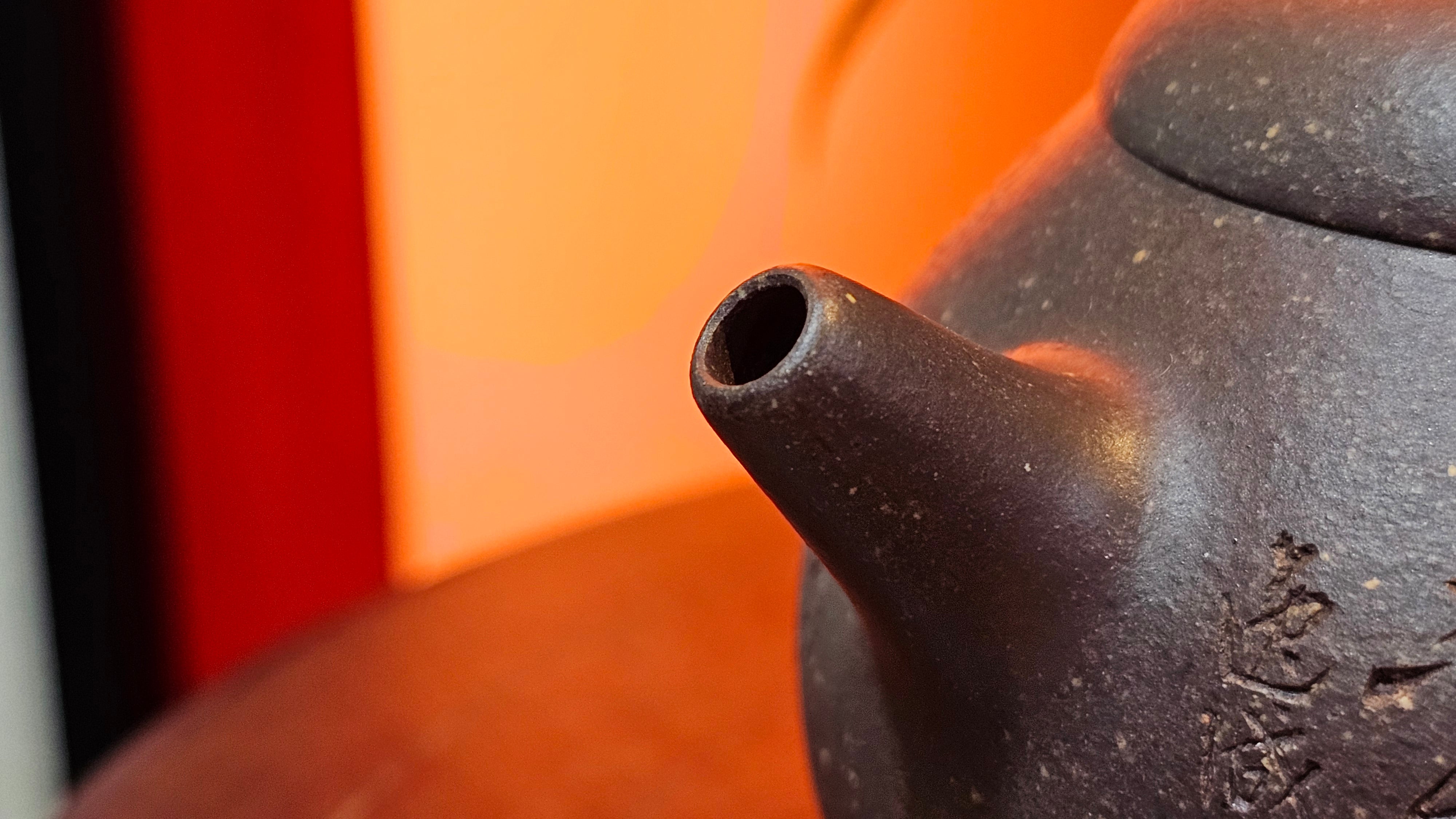 Du Zhi Hu《笃志壶》, 171.6ml, Hei Zi Ni 黑紫泥, by our Craftsman Zhang Huan 张欢, Calligraphy and Plum Blossoms Engraving by Craftsman Yi Cheng 逸成 ~ Congratulations!to Ms S.M.! 1722hrs 14th August 2025, Velden! The Netherlands🇳🇱!