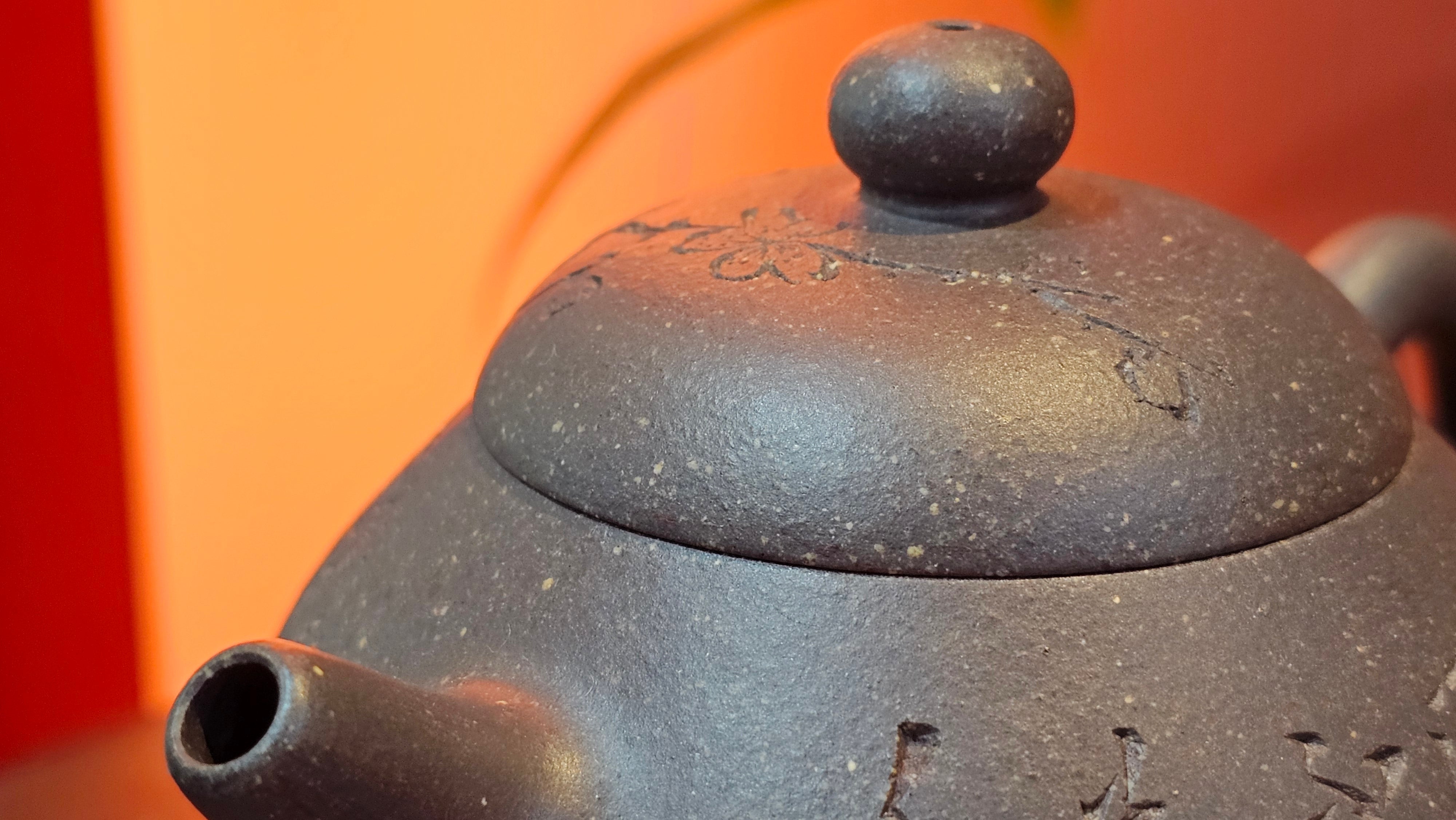 Du Zhi Hu《笃志壶》, 171.6ml, Hei Zi Ni 黑紫泥, by our Craftsman Zhang Huan 张欢, Calligraphy and Plum Blossoms Engraving by Craftsman Yi Cheng 逸成 ~ Congratulations!to Ms S.M.! 1722hrs 14th August 2025, Velden! The Netherlands🇳🇱!