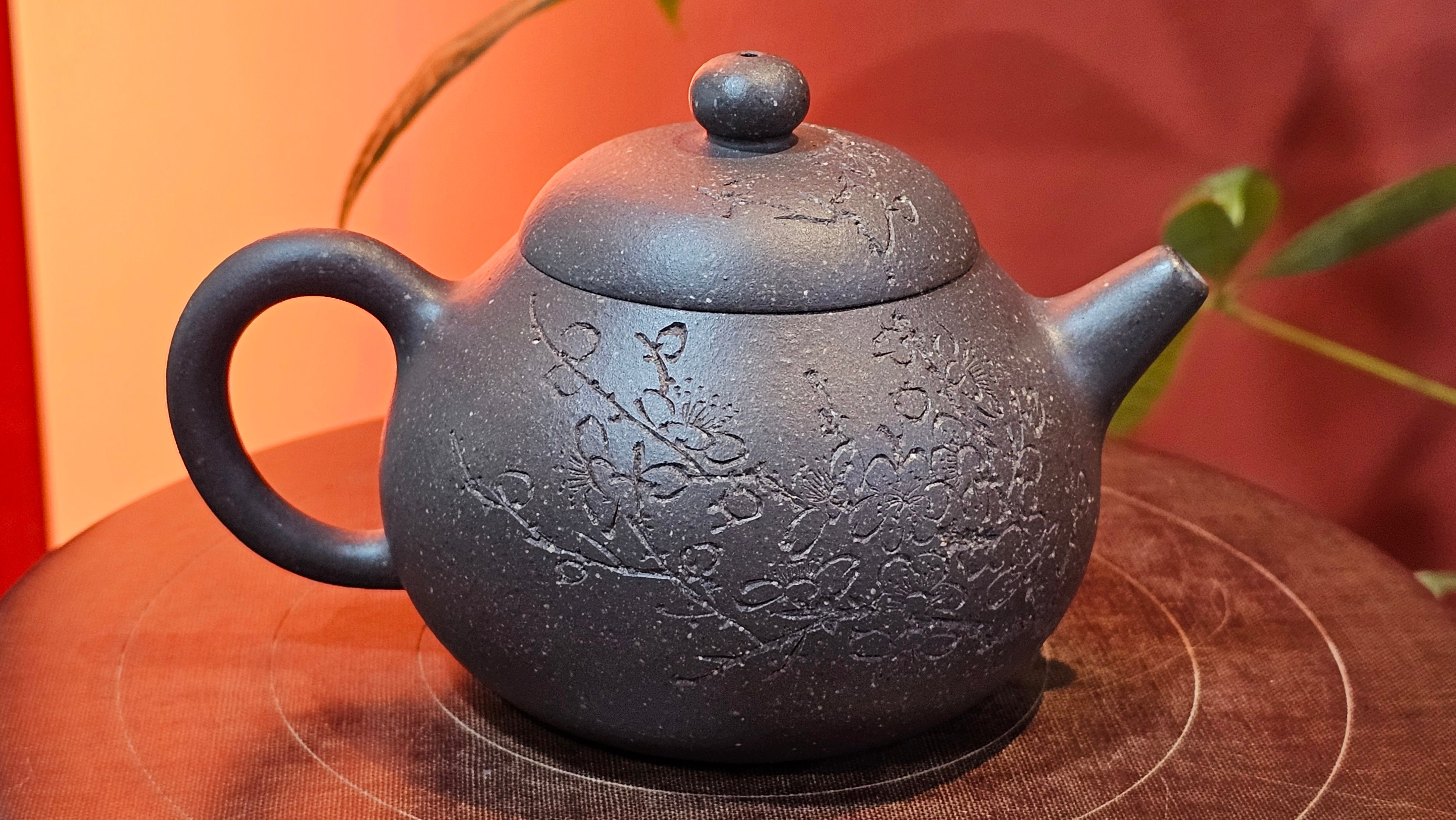 Du Zhi Hu《笃志壶》, 171.6ml, Hei Zi Ni 黑紫泥, by our Craftsman Zhang Huan 张欢, Calligraphy and Plum Blossoms Engraving by Craftsman Yi Cheng 逸成 ~ Congratulations!to Ms S.M.! 1722hrs 14th August 2025, Velden! The Netherlands🇳🇱!