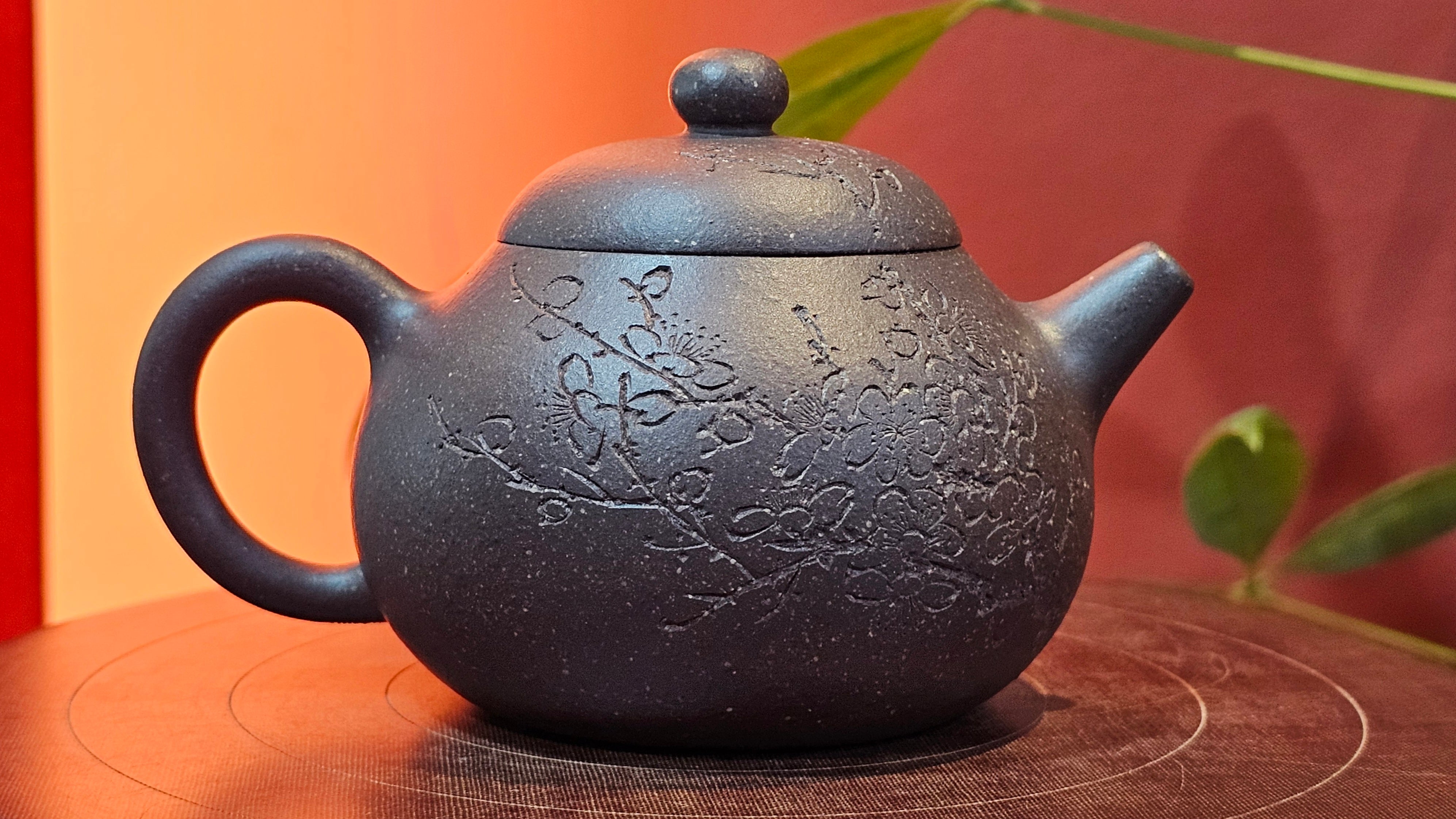 Du Zhi Hu《笃志壶》, 171.6ml, Hei Zi Ni 黑紫泥, by our Craftsman Zhang Huan 张欢, Calligraphy and Plum Blossoms Engraving by Craftsman Yi Cheng 逸成 ~ Congratulations!to Ms S.M.! 1722hrs 14th August 2025, Velden! The Netherlands🇳🇱!