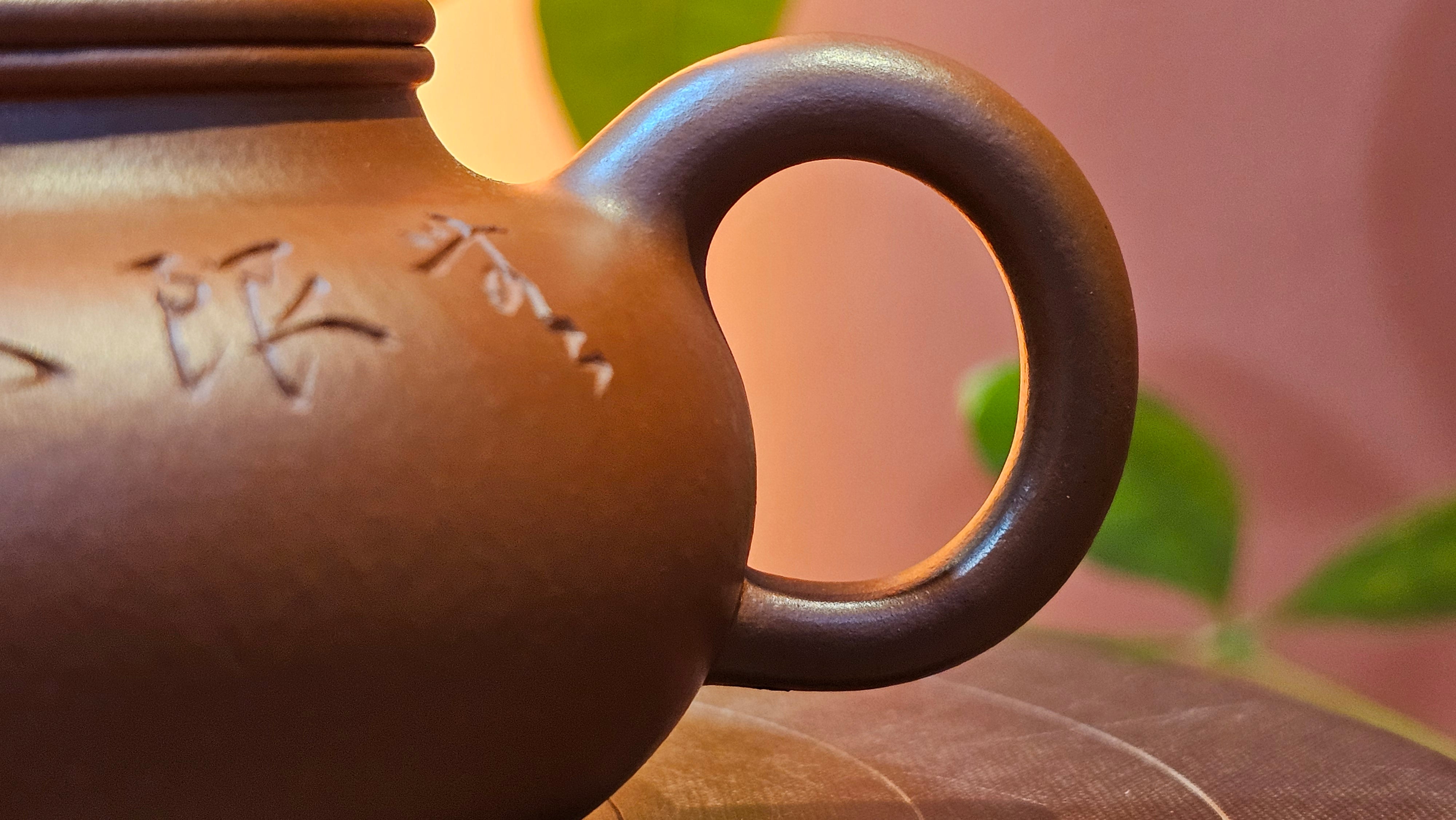 Rong Tian 容天, 145.5ml, Xiao Mei Yao Zhu Ni 小煤窑朱泥,  by Craftsman Chen Yue Fei 陈跃飞, Engraving by Craftsman Yi De Shu ~ Congratulations to!Tea Sommr Mr A.M., 1238hrs 16th August 2025, Padua! Italy🇮🇹!